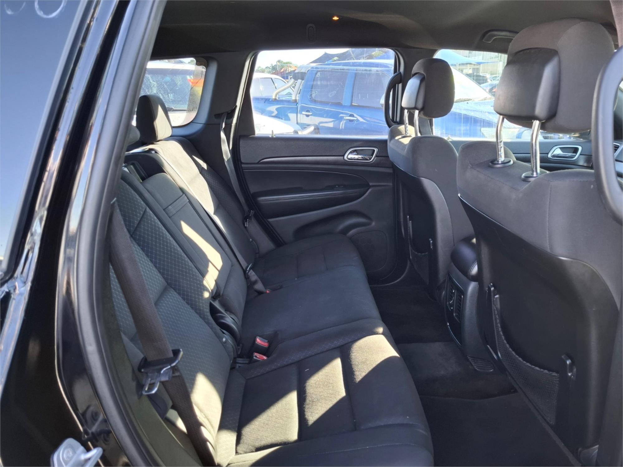 2018 JEEP GRAND CHEROKEE WK MY18 LAREDO (4x2) 8 SP AUTOMATIC 4D WAGON