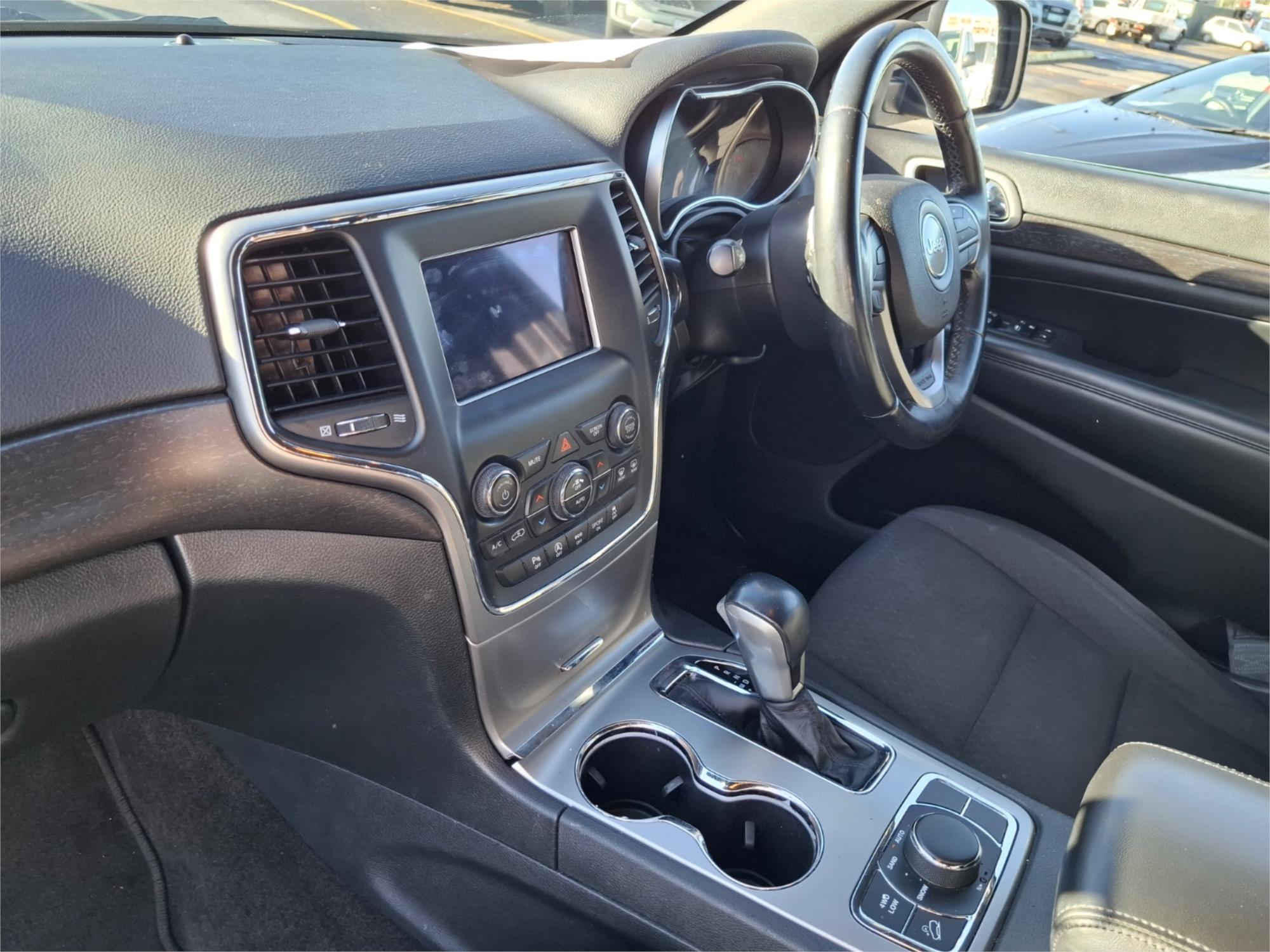 2018 JEEP GRAND CHEROKEE WK MY18 LAREDO (4x2) 8 SP AUTOMATIC 4D WAGON