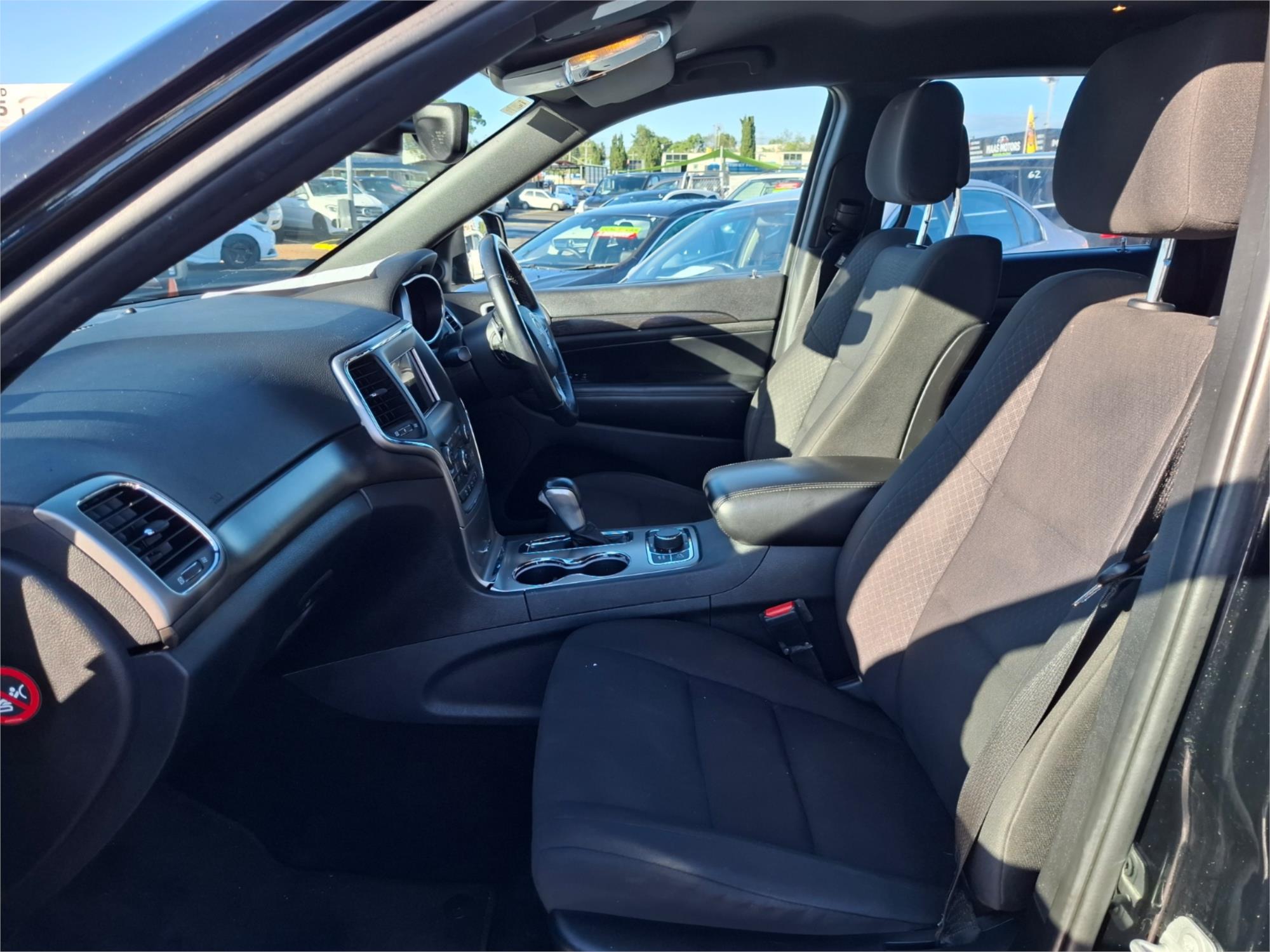 2018 JEEP GRAND CHEROKEE WK MY18 LAREDO (4x2) 8 SP AUTOMATIC 4D WAGON