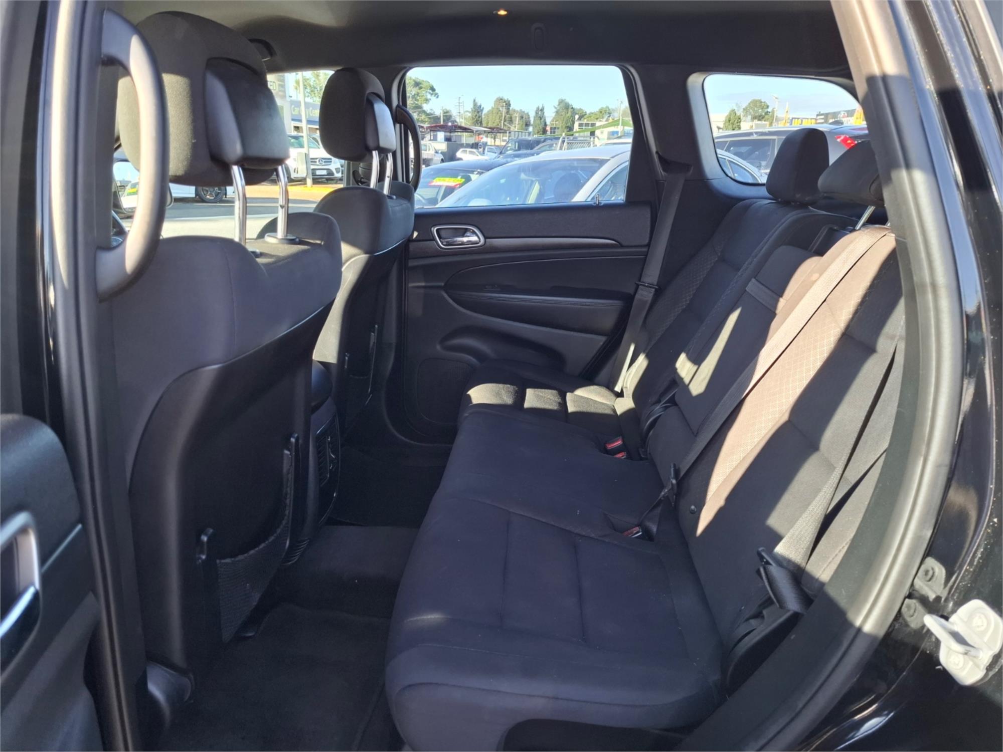 2018 JEEP GRAND CHEROKEE WK MY18 LAREDO (4x2) 8 SP AUTOMATIC 4D WAGON
