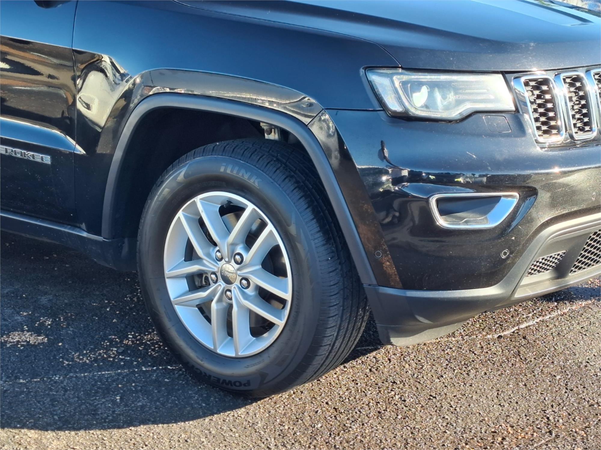 2018 JEEP GRAND CHEROKEE WK MY18 LAREDO (4x2) 8 SP AUTOMATIC 4D WAGON
