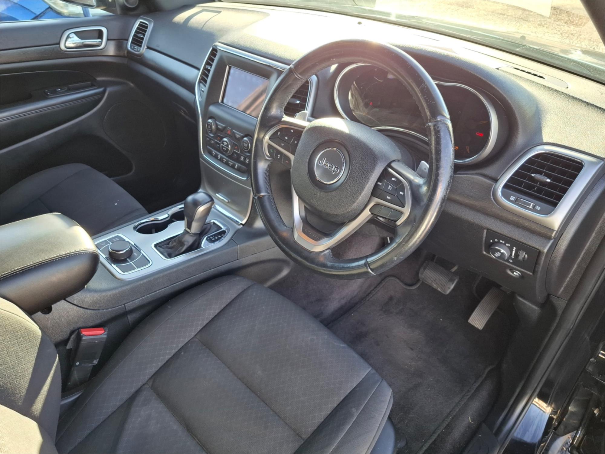 2018 JEEP GRAND CHEROKEE WK MY18 LAREDO (4x2) 8 SP AUTOMATIC 4D WAGON