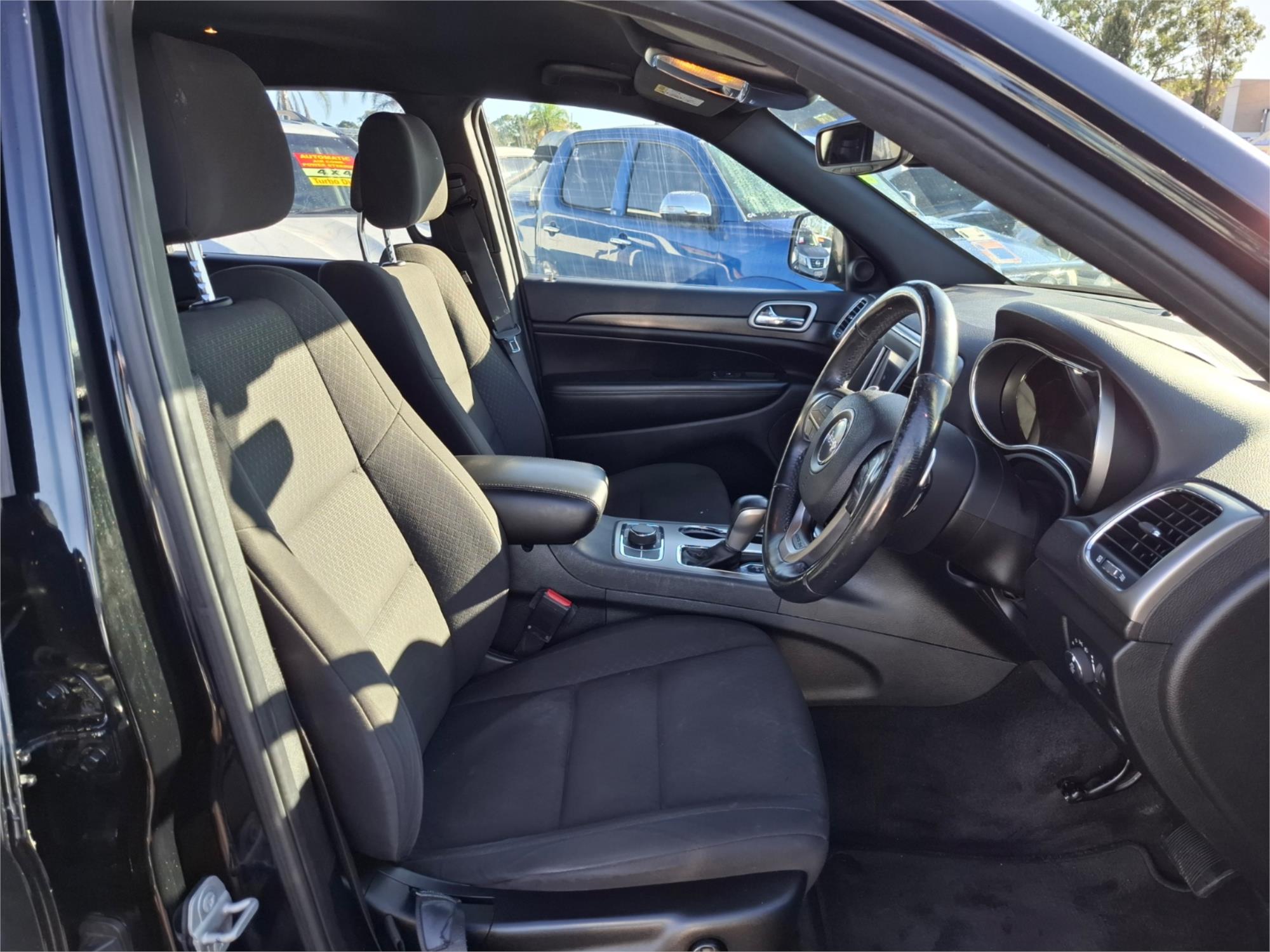 2018 JEEP GRAND CHEROKEE WK MY18 LAREDO (4x2) 8 SP AUTOMATIC 4D WAGON