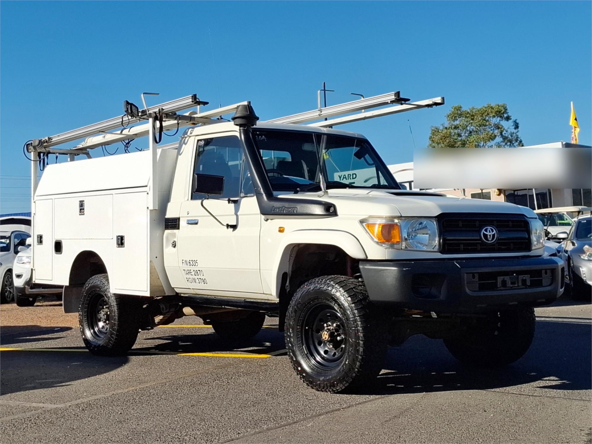 2013 TOYOTA LANDCRUISER VDJ79R MY12 UPDATE WORKMATE (4x4) 5 SP MANUAL C/CHAS