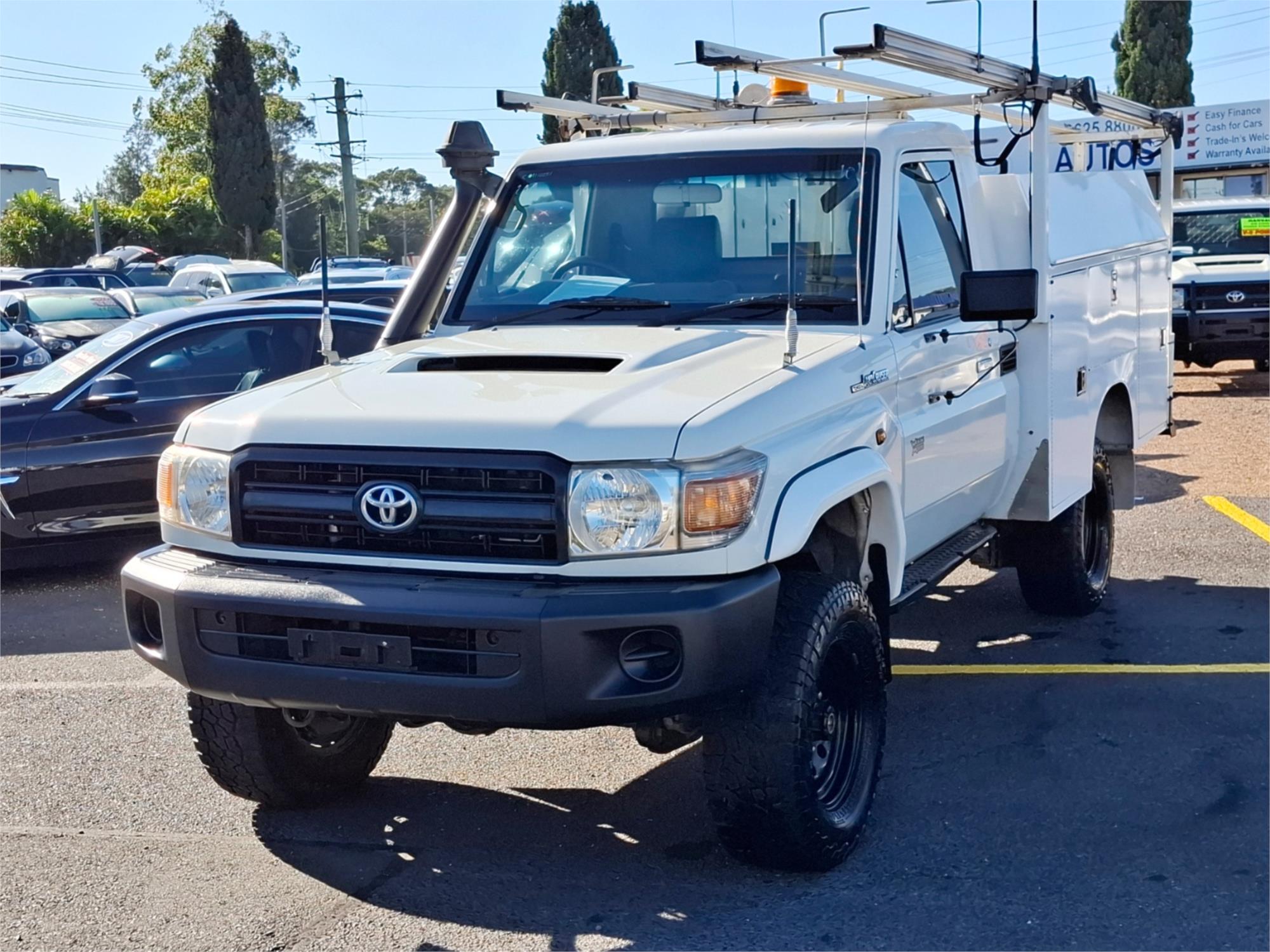 2013 TOYOTA LANDCRUISER VDJ79R MY12 UPDATE WORKMATE (4x4) 5 SP MANUAL C/CHAS