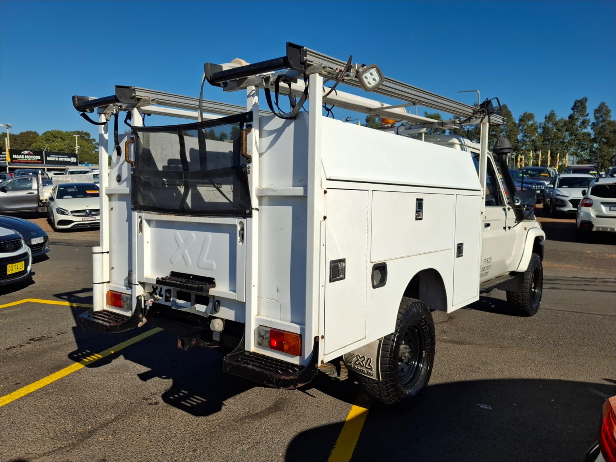 2013 TOYOTA LANDCRUISER VDJ79R MY12 UPDATE WORKMATE (4x4) 5 SP MANUAL C/CHAS