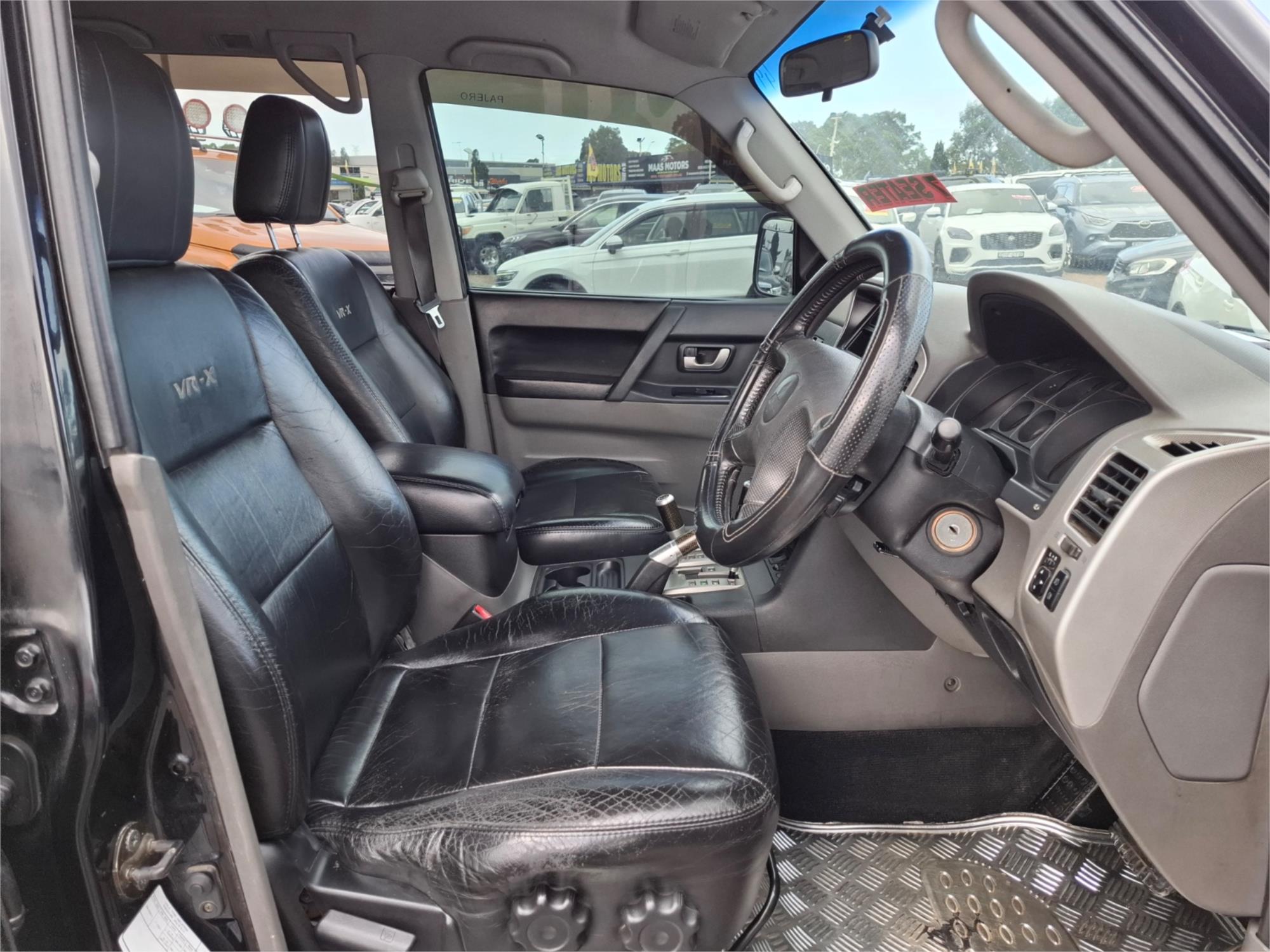 2006 MITSUBISHI PAJERO NP MY06 VR-X LWB (4x4) 5 SP AUTO SPORTS MODE 4D WAGON