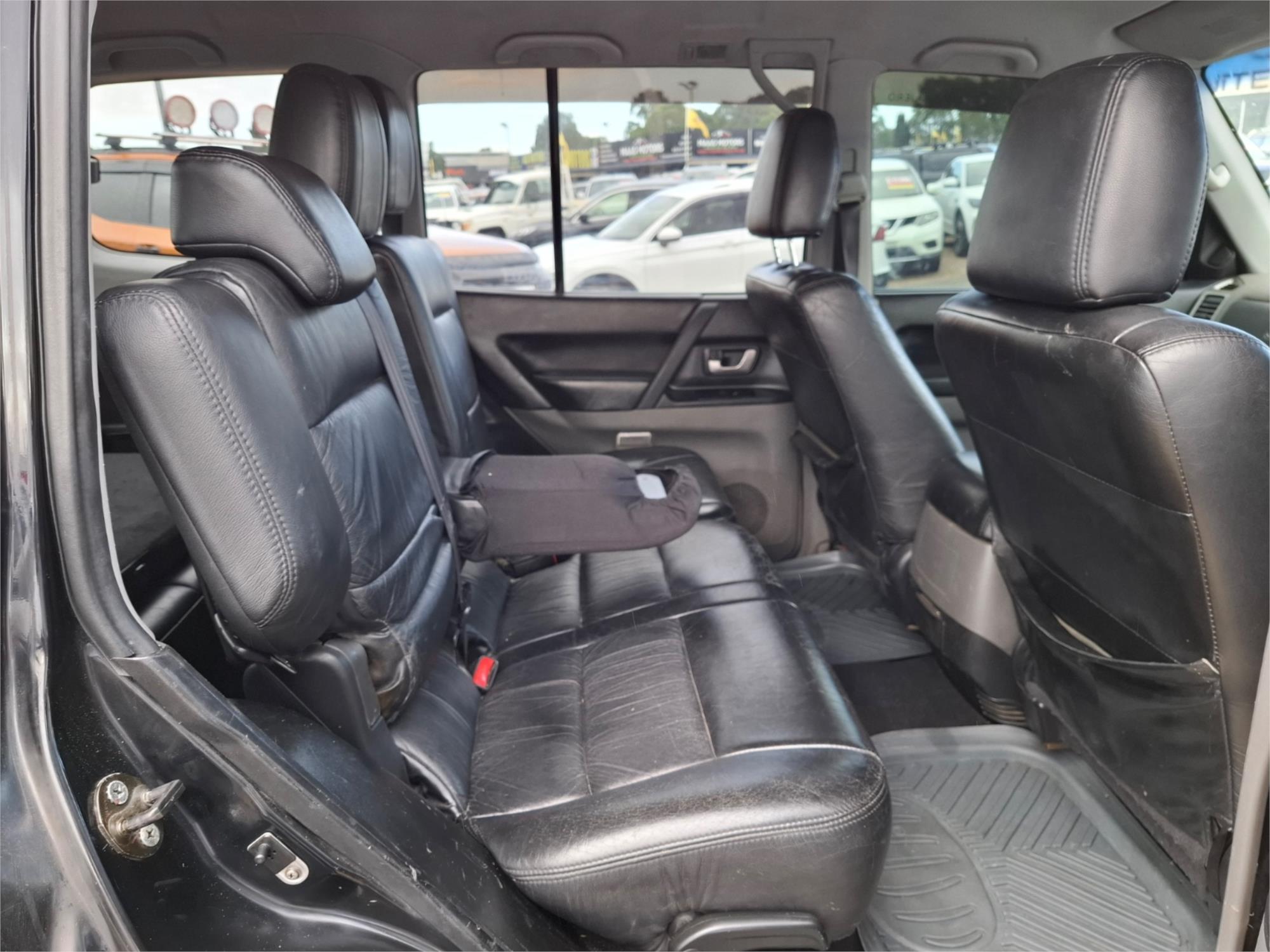 2006 MITSUBISHI PAJERO NP MY06 VR-X LWB (4x4) 5 SP AUTO SPORTS MODE 4D WAGON