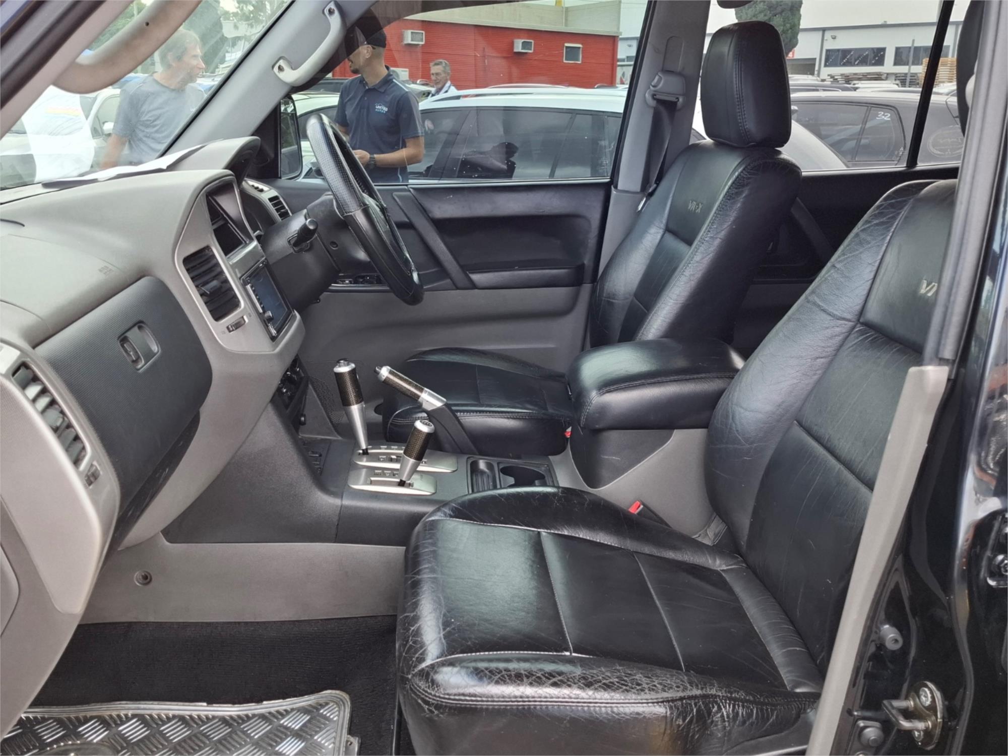 2006 MITSUBISHI PAJERO NP MY06 VR-X LWB (4x4) 5 SP AUTO SPORTS MODE 4D WAGON
