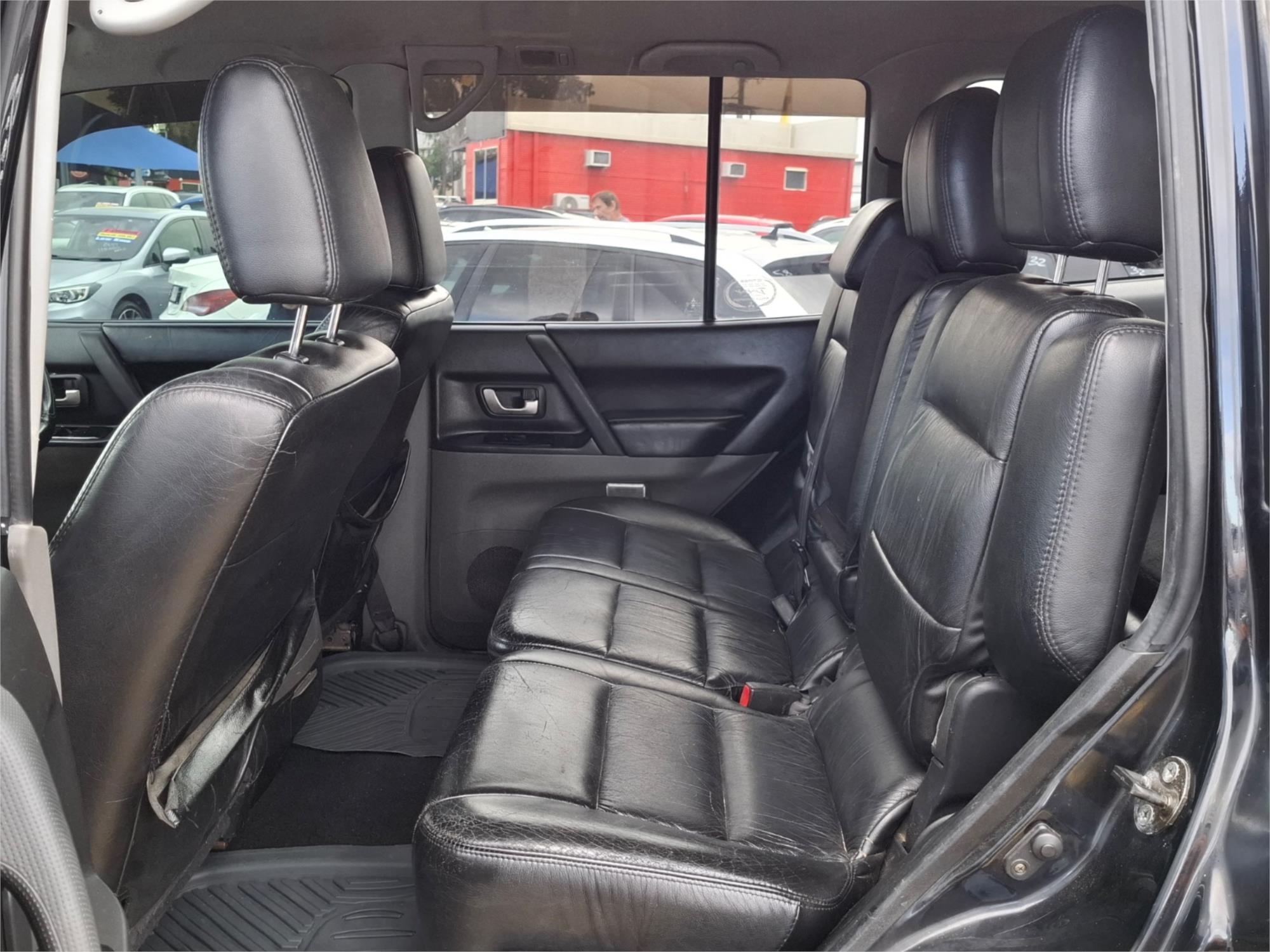 2006 MITSUBISHI PAJERO NP MY06 VR-X LWB (4x4) 5 SP AUTO SPORTS MODE 4D WAGON