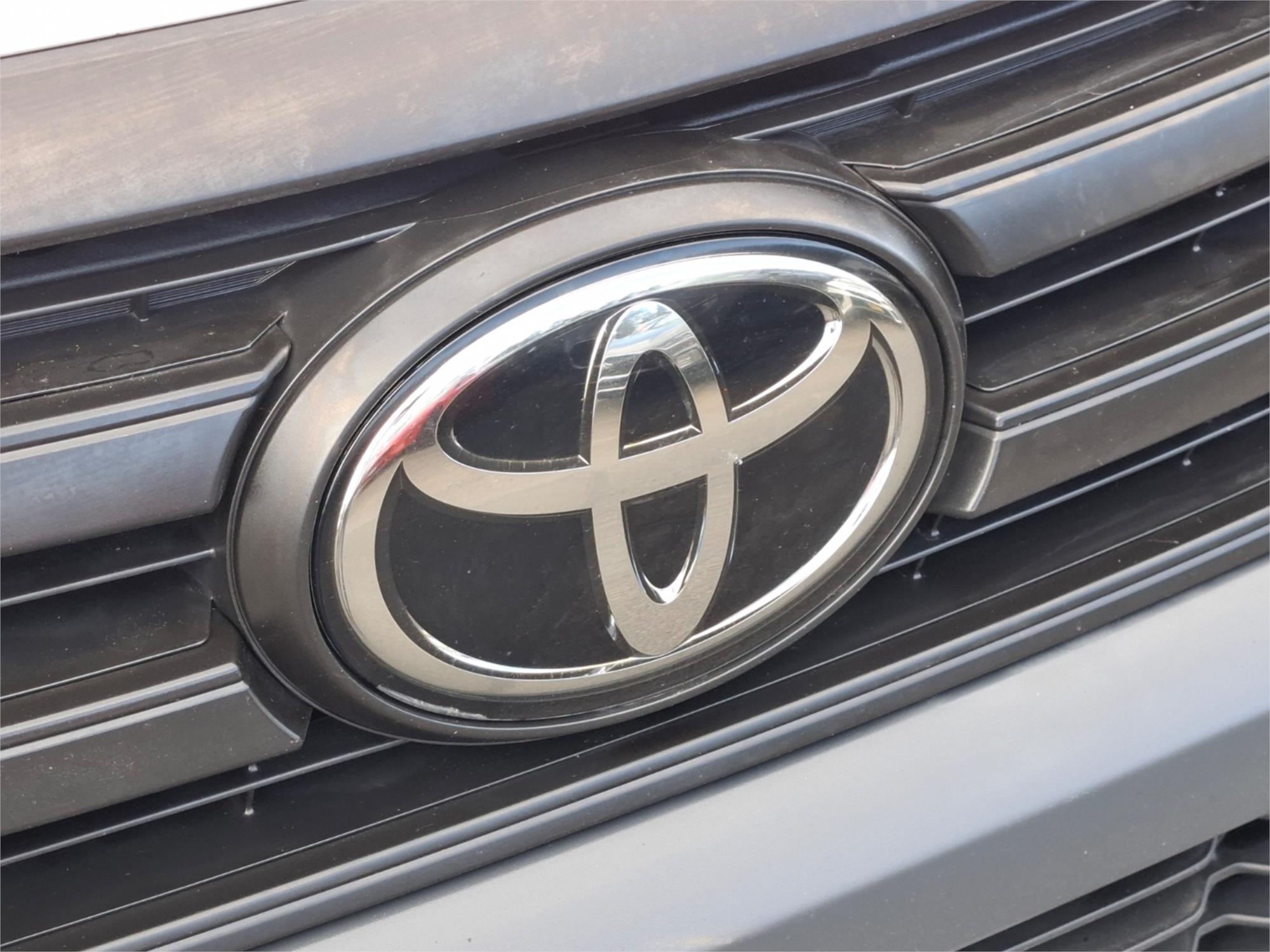 2023 TOYOTA HILUX TGN121R WORKMATE (4x2) 6 SP AUTOMATIC C/CHAS