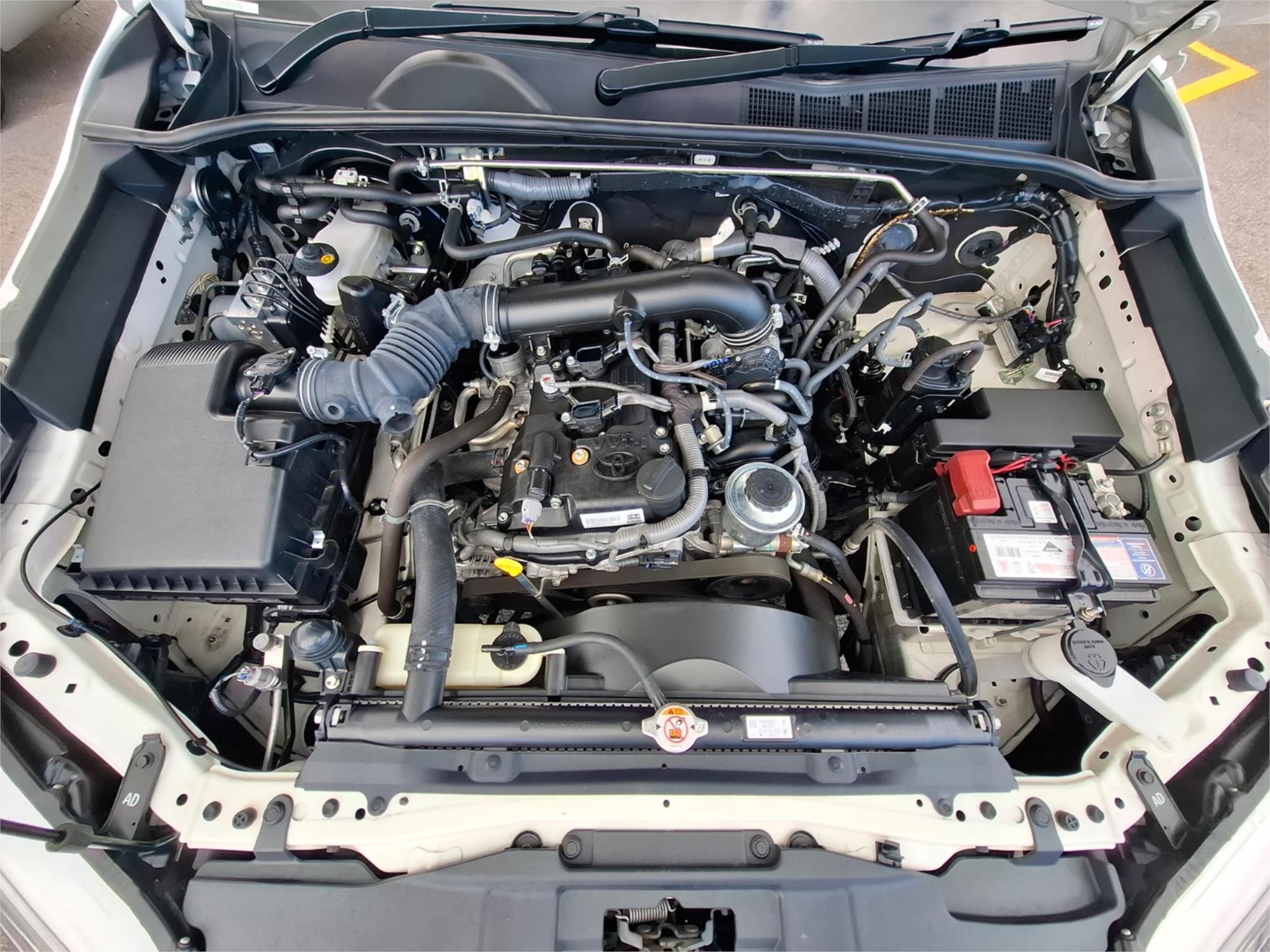 2023 TOYOTA HILUX TGN121R WORKMATE (4x2) 6 SP AUTOMATIC C/CHAS