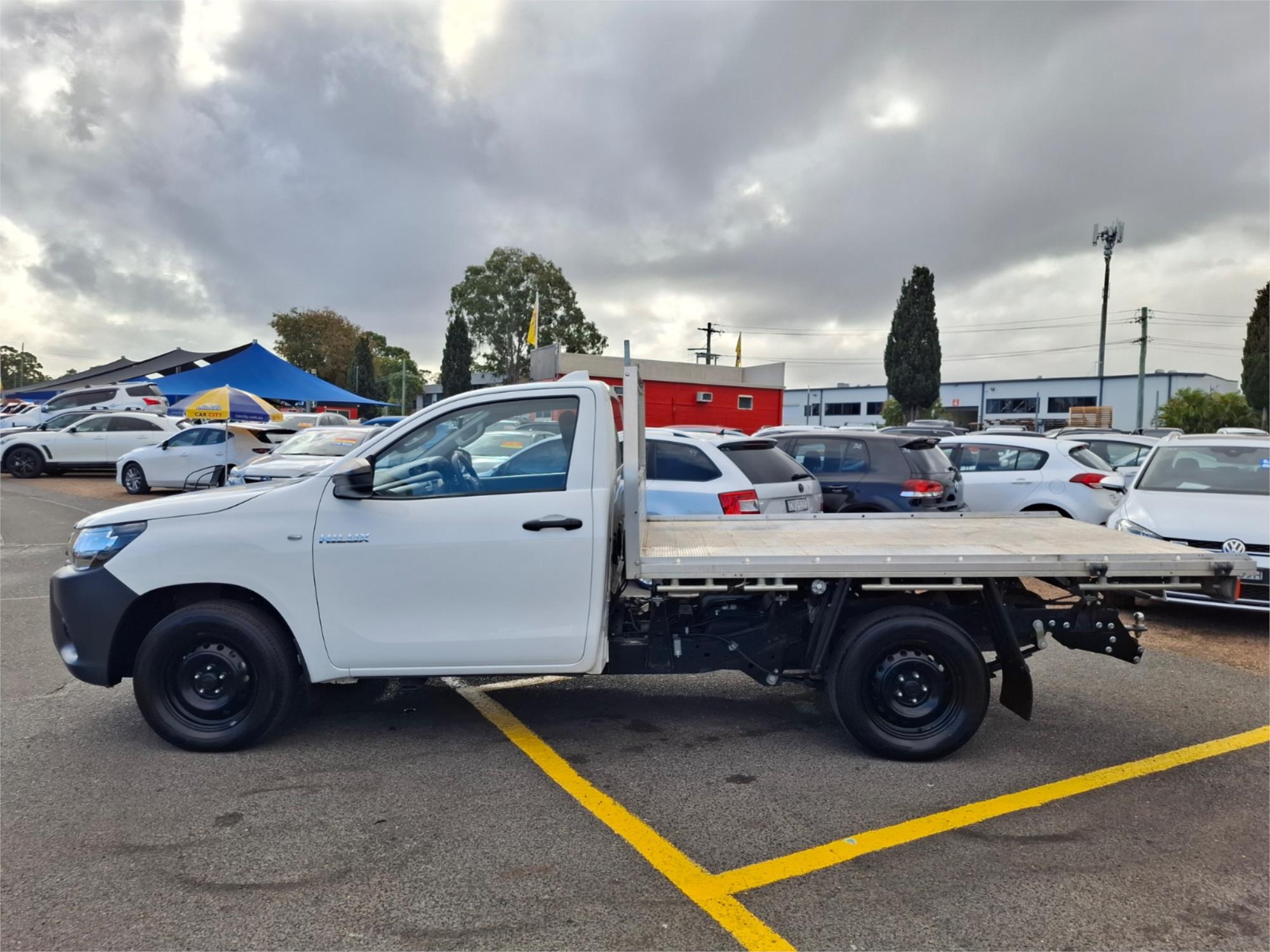 2023 TOYOTA HILUX TGN121R WORKMATE (4x2) 6 SP AUTOMATIC C/CHAS