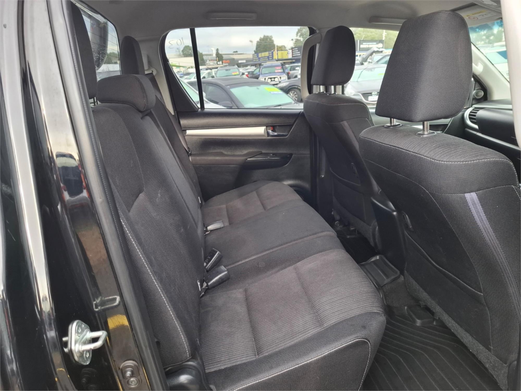 2015 TOYOTA HILUX GUN126R SR5 (4x4) 6 SP AUTOMATIC DUAL CAB UTILITY