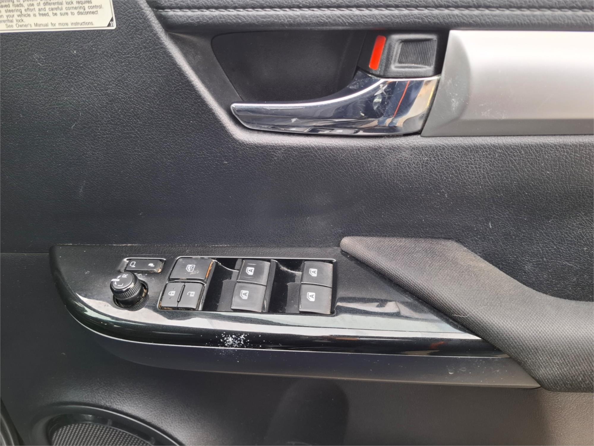 2015 TOYOTA HILUX GUN126R SR5 (4x4) 6 SP AUTOMATIC DUAL CAB UTILITY
