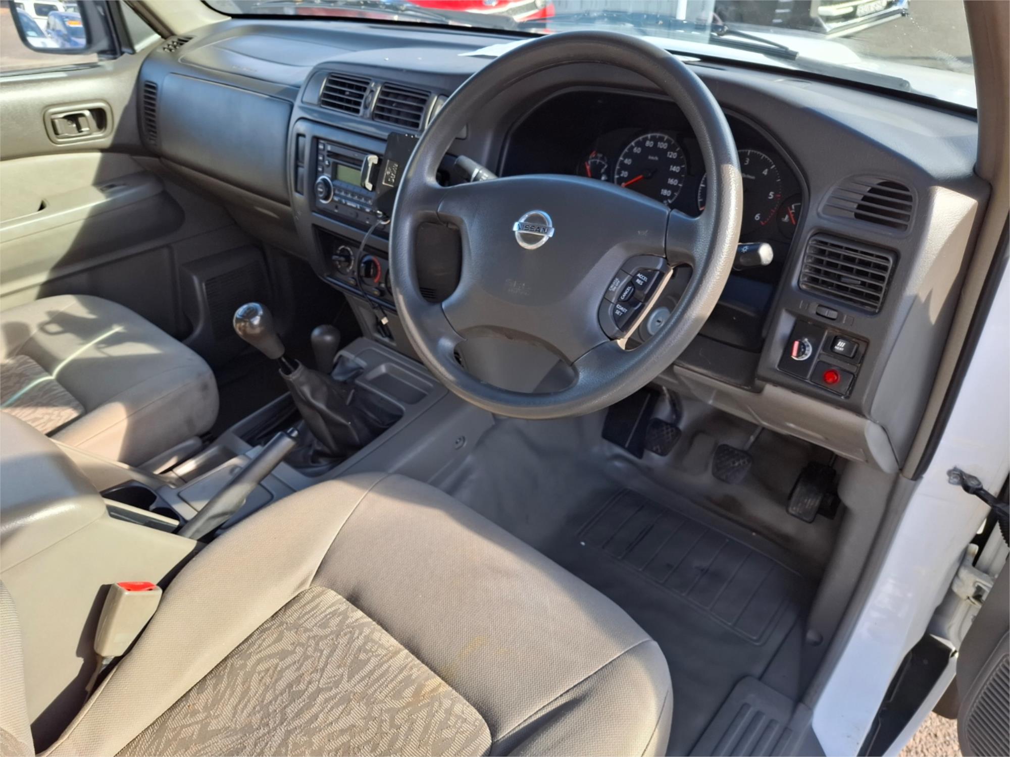 2014 NISSAN PATROL MY14 DX (4x4) 5 SP MANUAL LEAF C/CHAS