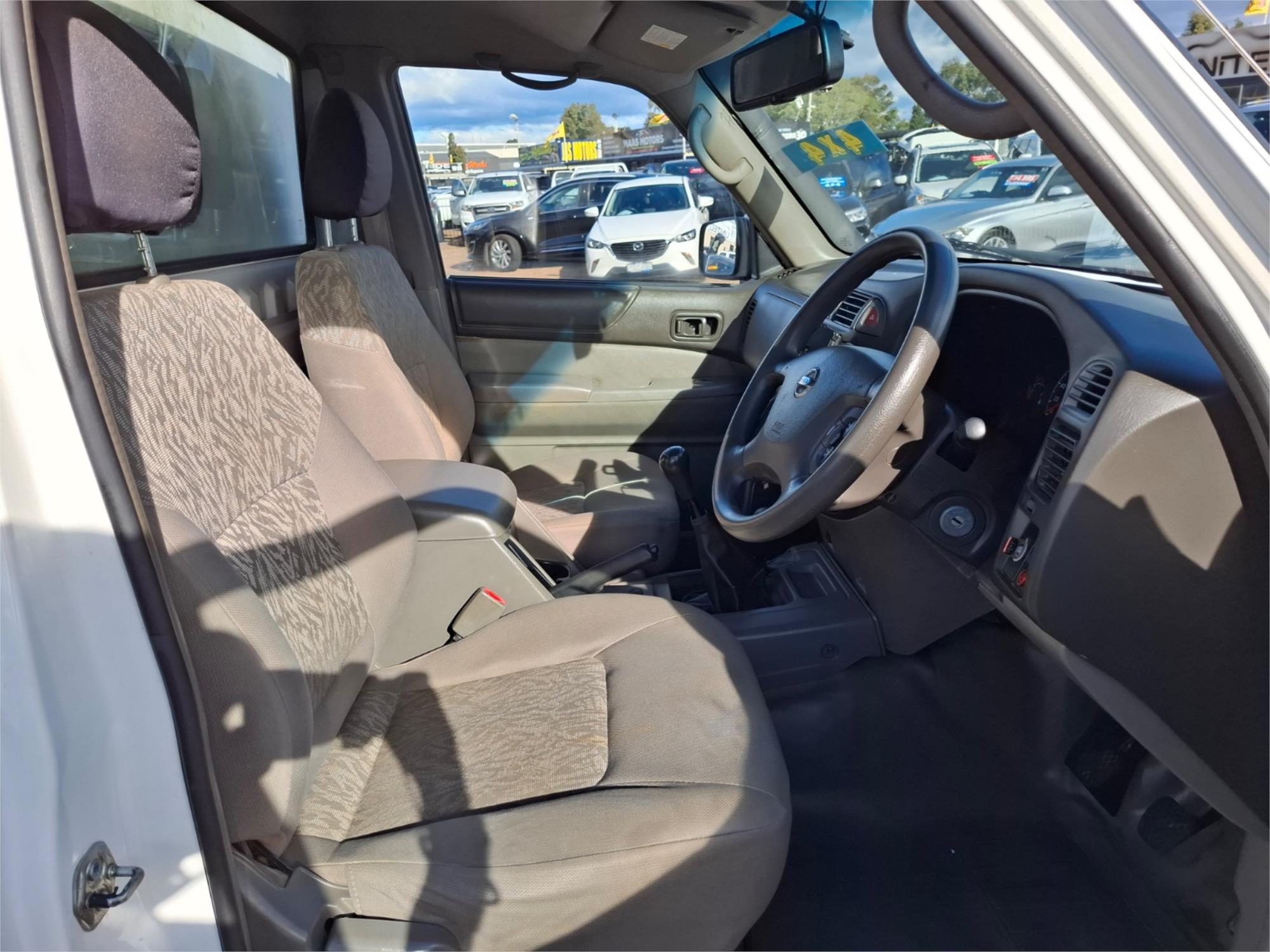 2014 NISSAN PATROL MY14 DX (4x4) 5 SP MANUAL LEAF C/CHAS