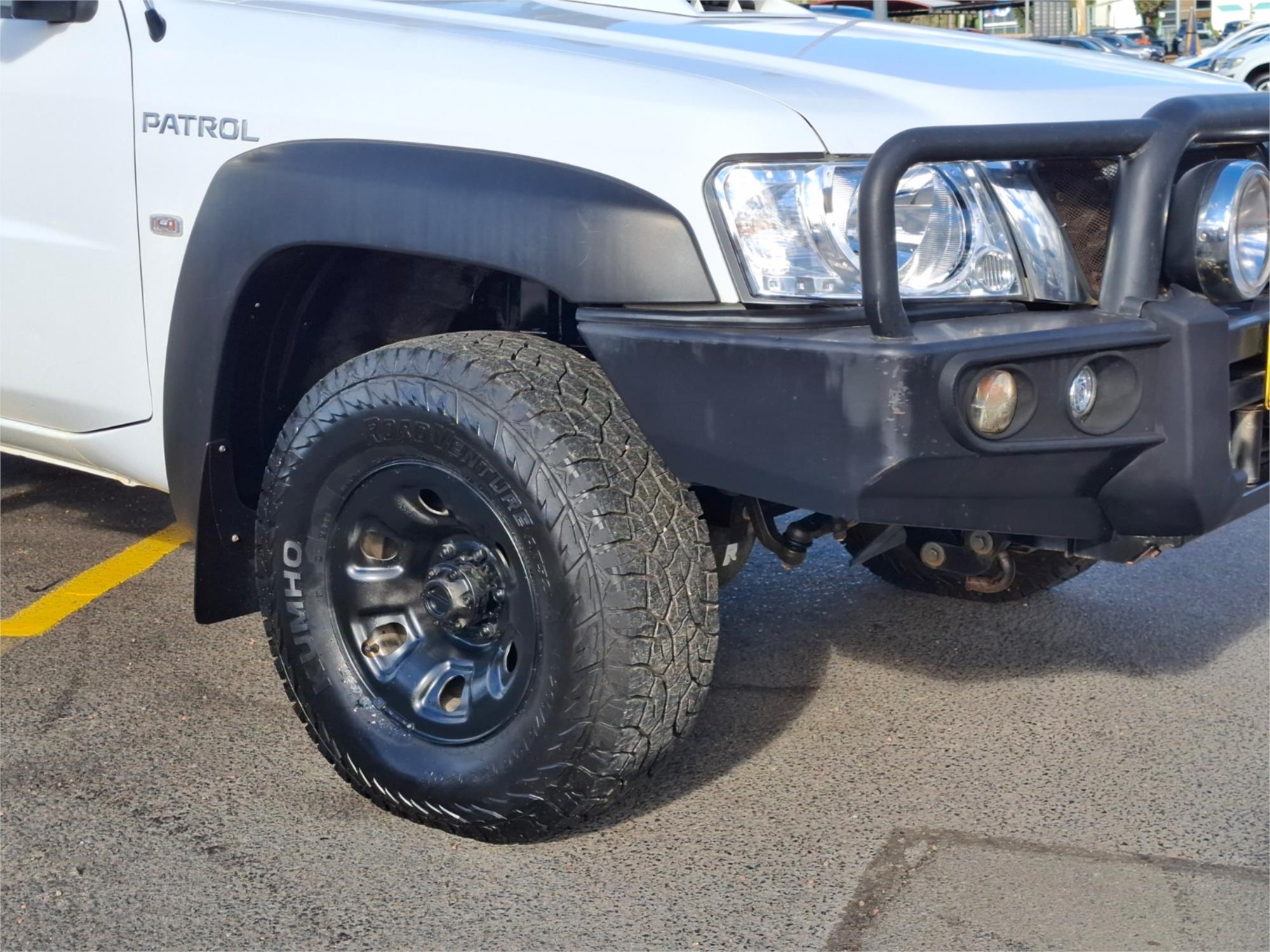2014 NISSAN PATROL MY14 DX (4x4) 5 SP MANUAL LEAF C/CHAS