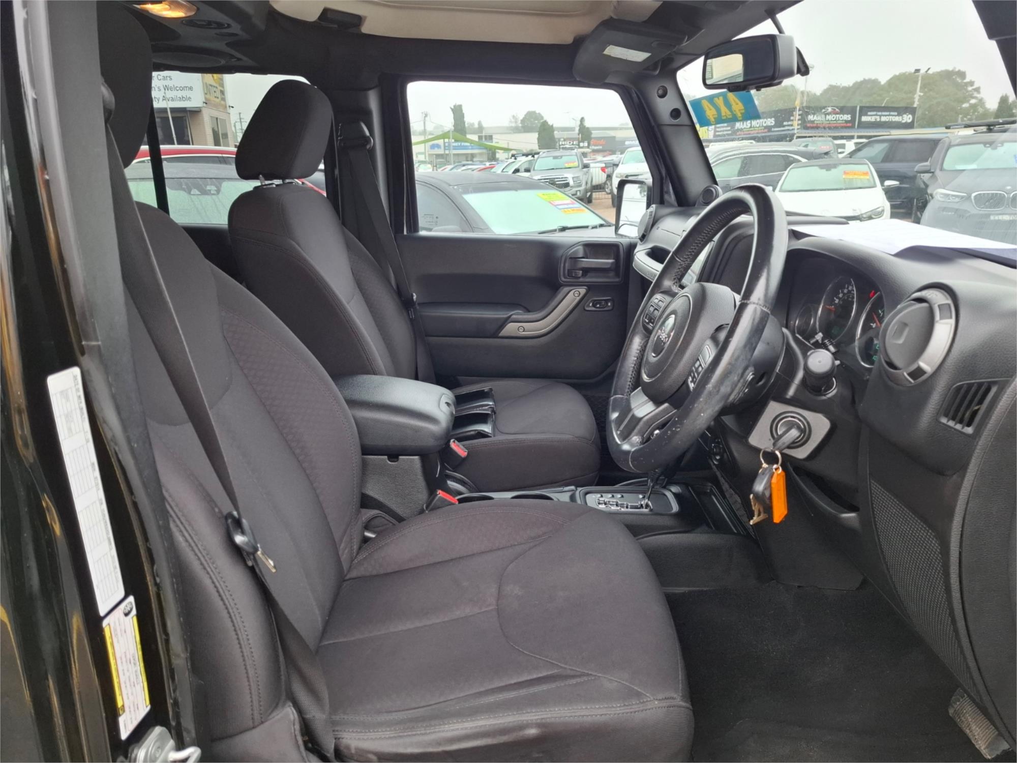 2014 JEEP WRANGLER JK MY14 UNLIMITED SPORT 5 SP AUTOMATIC (4X4) 2D SOFTTOP
