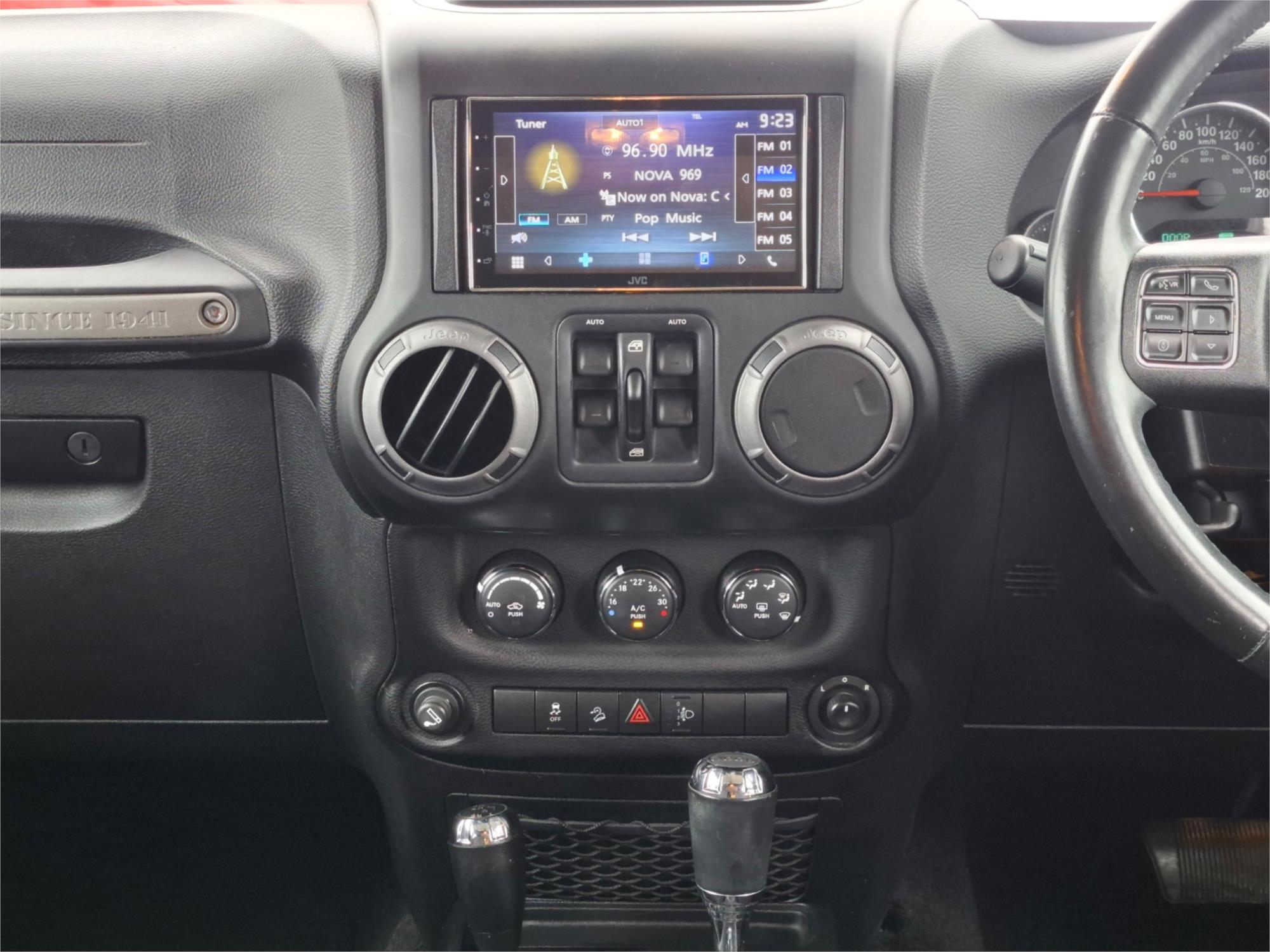 2014 JEEP WRANGLER JK MY14 UNLIMITED SPORT 5 SP AUTOMATIC (4X4) 2D SOFTTOP