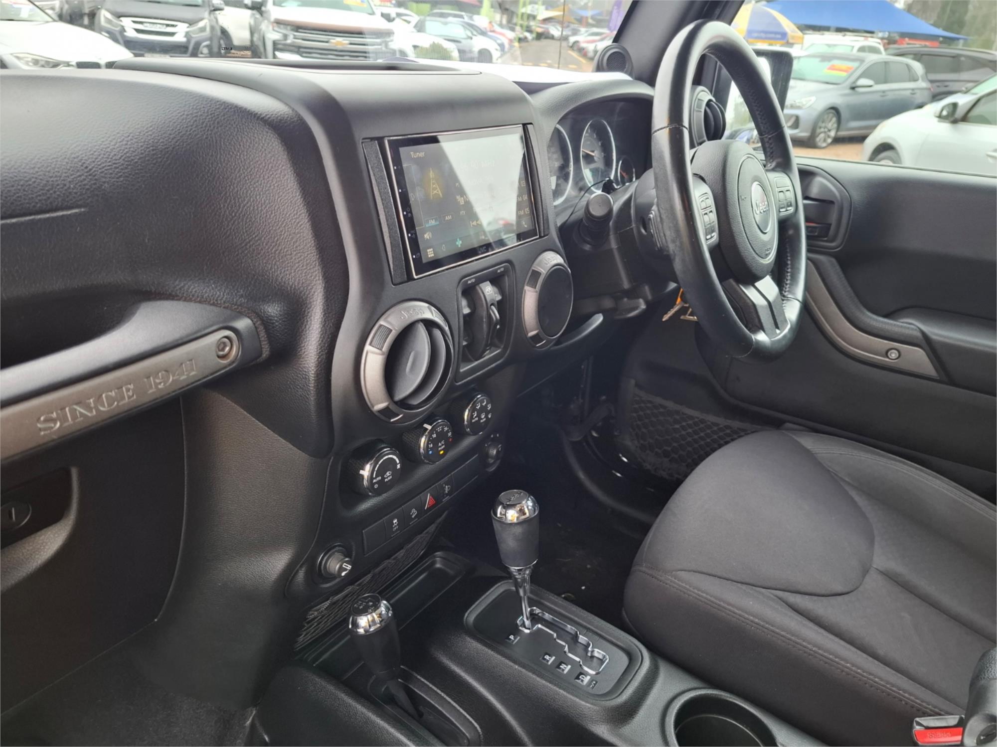 2014 JEEP WRANGLER JK MY14 UNLIMITED SPORT 5 SP AUTOMATIC (4X4) 2D SOFTTOP