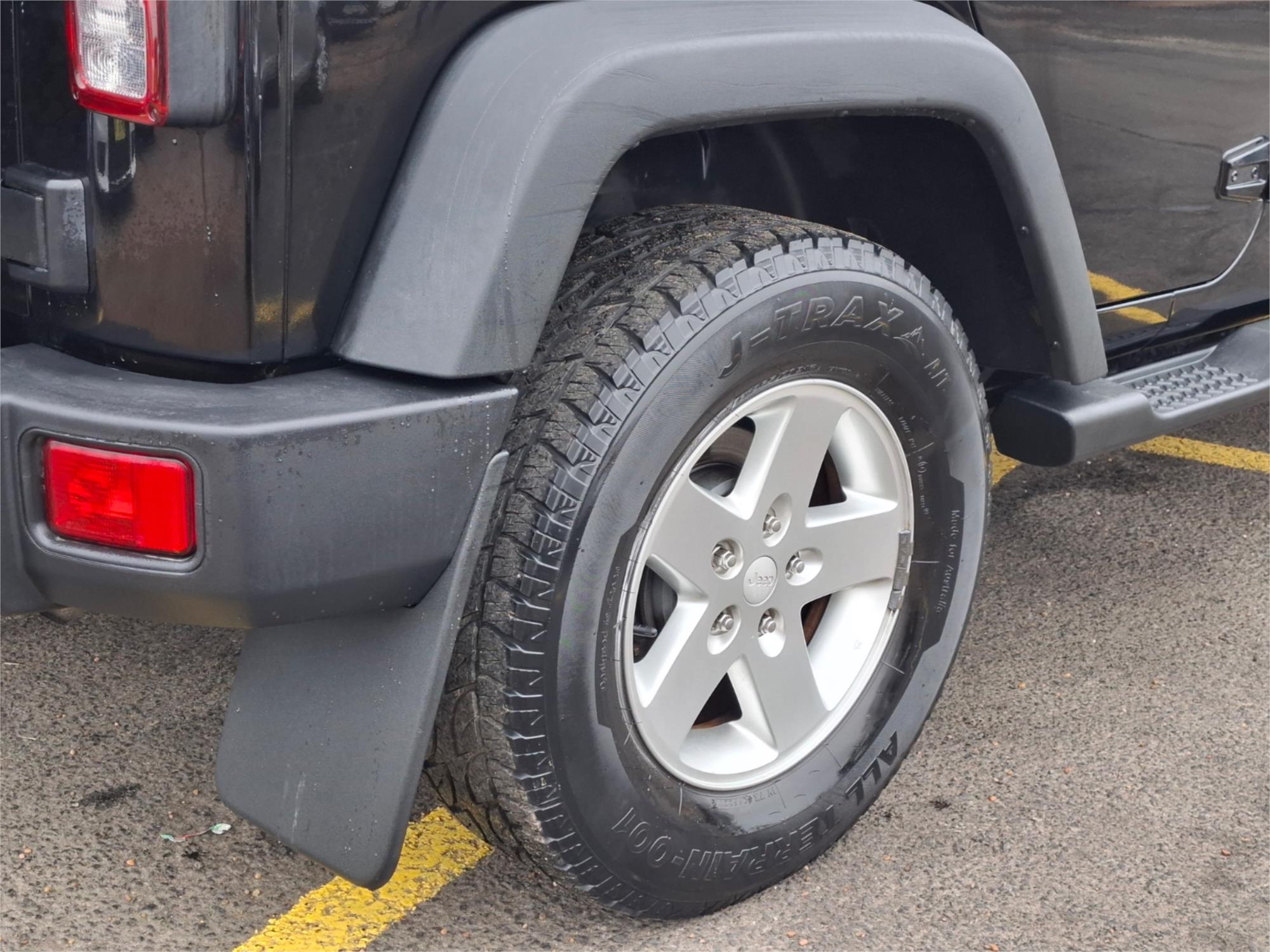 2014 JEEP WRANGLER JK MY14 UNLIMITED SPORT 5 SP AUTOMATIC (4X4) 2D SOFTTOP