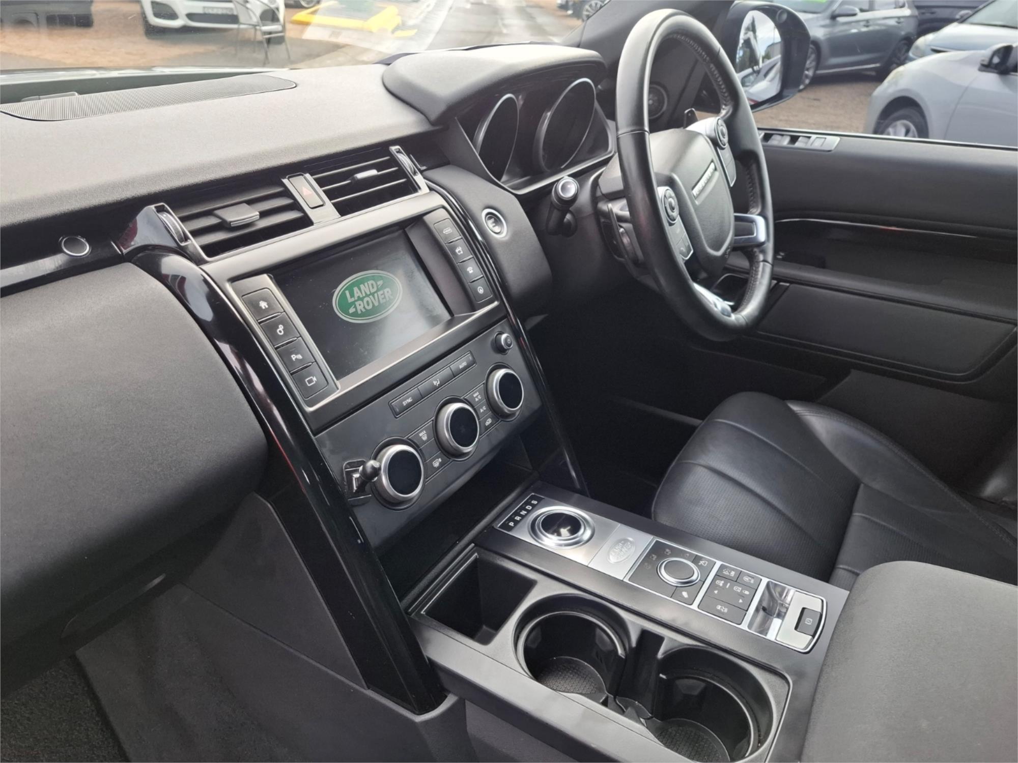2017 LAND ROVER DISCOVERY MY17 TD6 SE 8 SP AUTOMATIC 4D WAGON