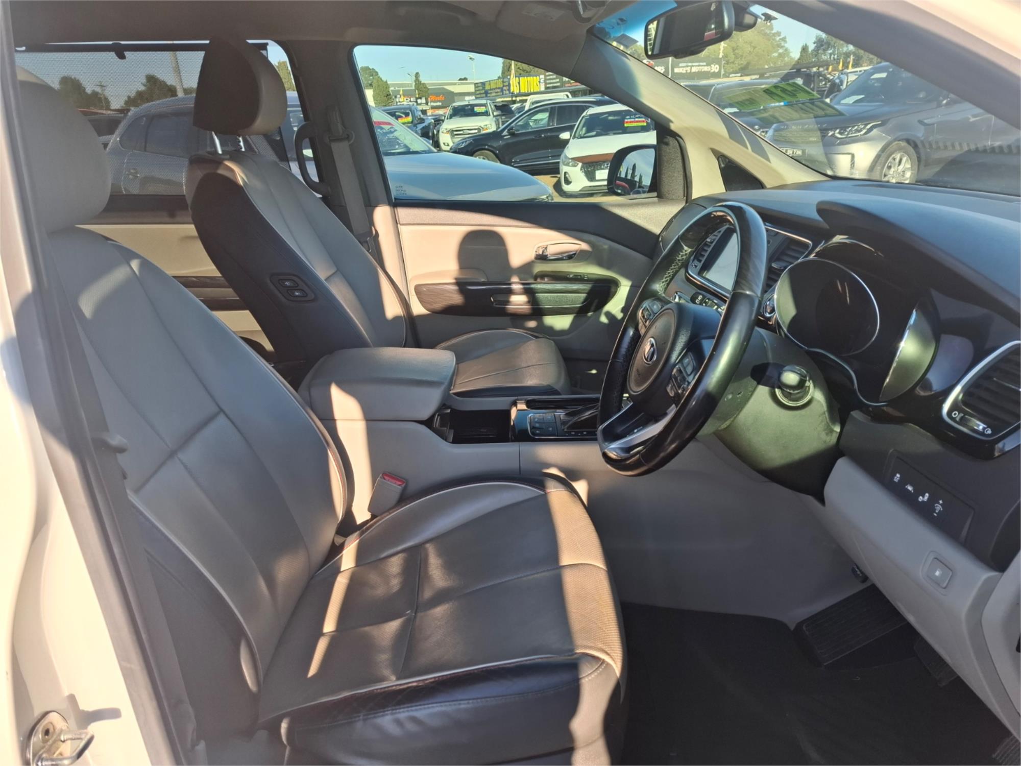 2017 KIA CARNIVAL YP MY17 PLATINUM 6 SP AUTOMATIC 4D WAGON