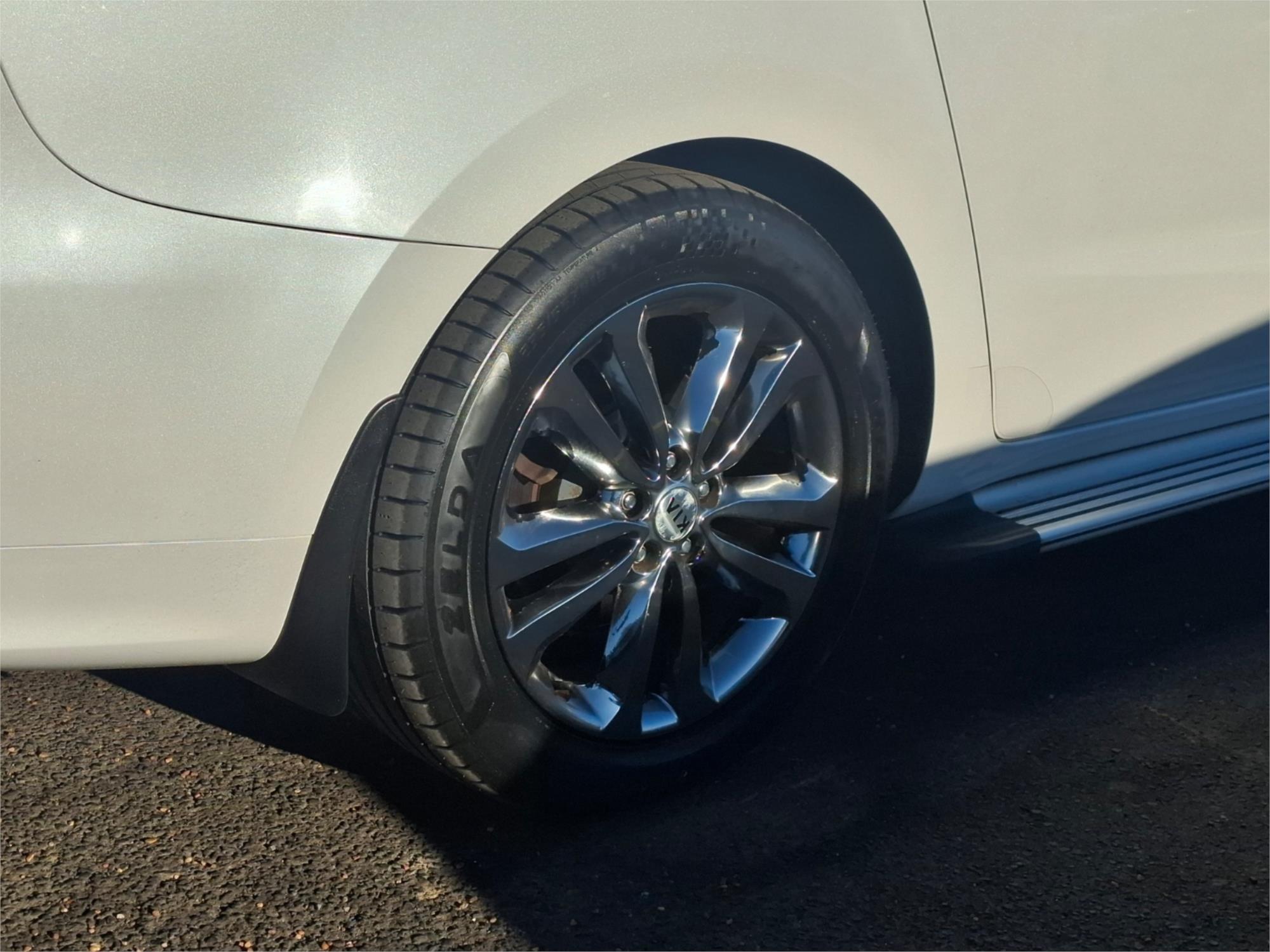 2017 KIA CARNIVAL YP MY17 PLATINUM 6 SP AUTOMATIC 4D WAGON