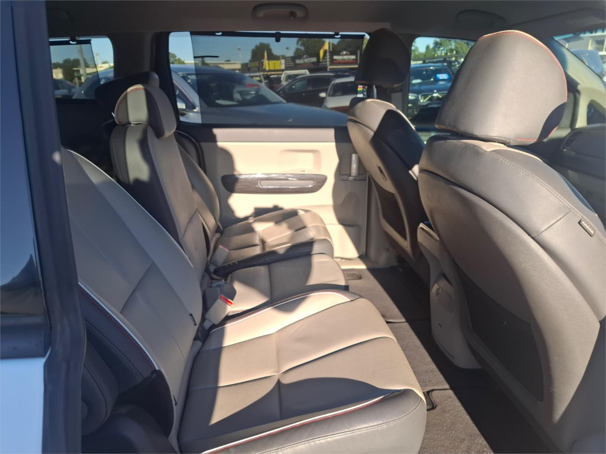 2017 KIA CARNIVAL YP MY17 PLATINUM 6 SP AUTOMATIC 4D WAGON