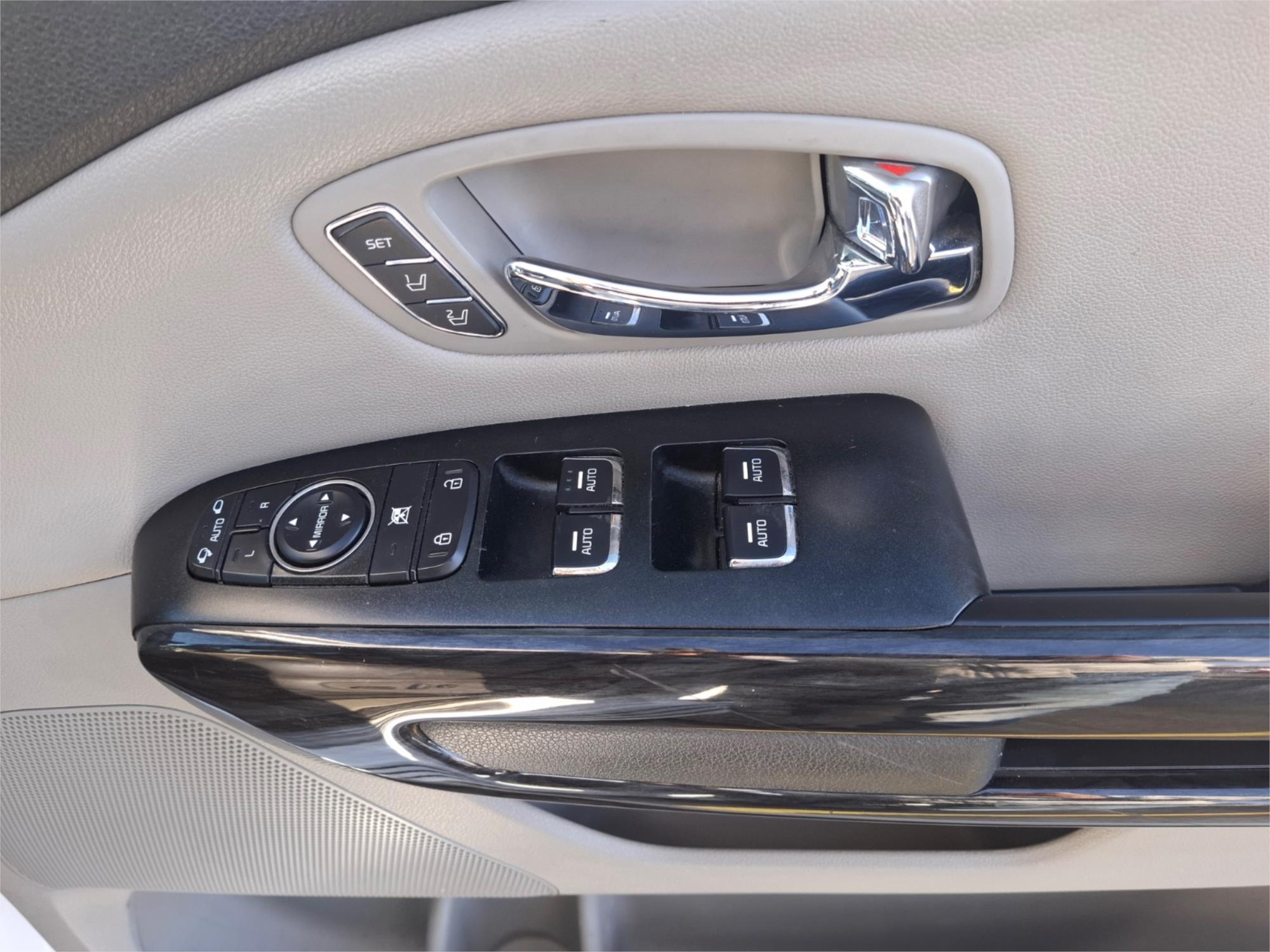 2017 KIA CARNIVAL YP MY17 PLATINUM 6 SP AUTOMATIC 4D WAGON