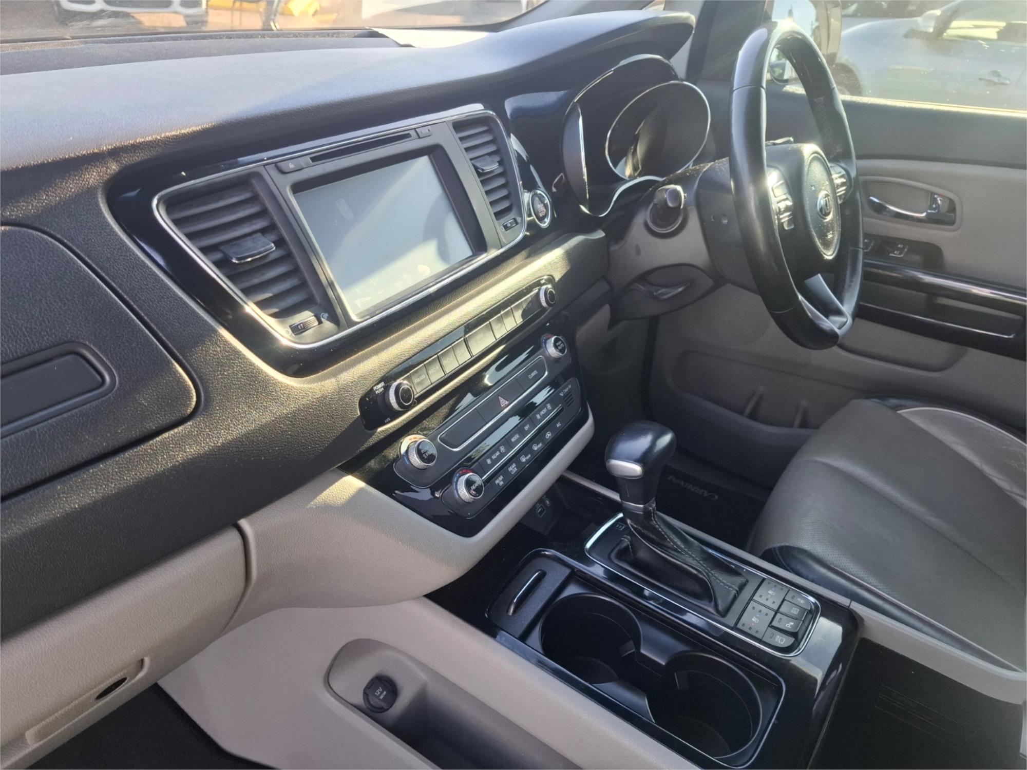2017 KIA CARNIVAL YP MY17 PLATINUM 6 SP AUTOMATIC 4D WAGON