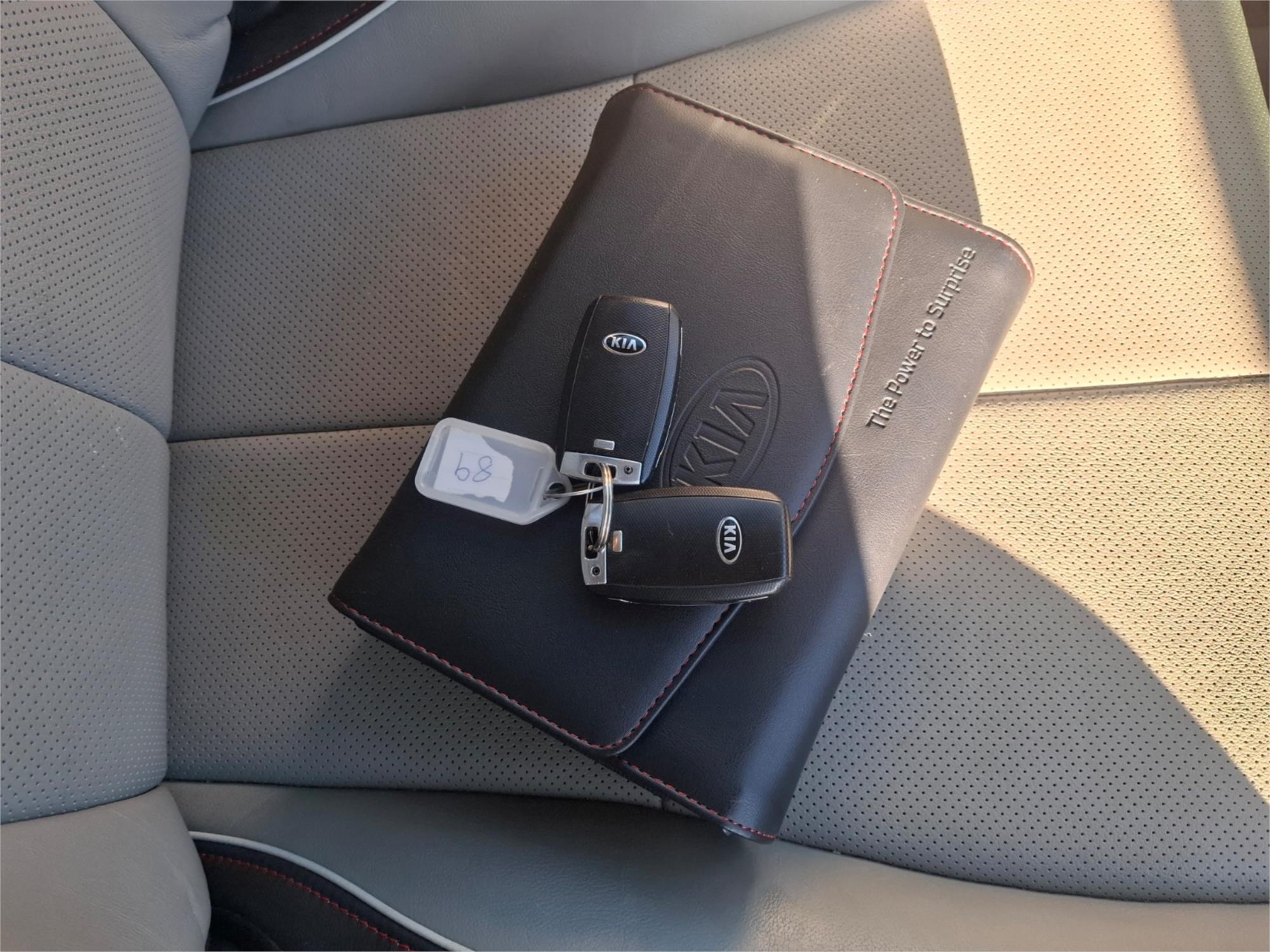 2017 KIA CARNIVAL YP MY17 PLATINUM 6 SP AUTOMATIC 4D WAGON