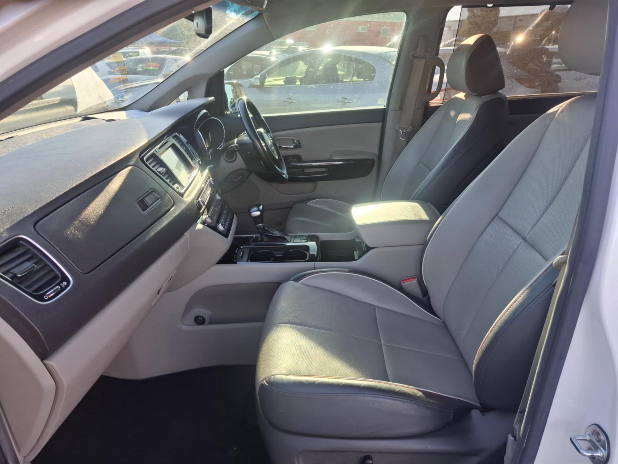 2017 KIA CARNIVAL YP MY17 PLATINUM 6 SP AUTOMATIC 4D WAGON
