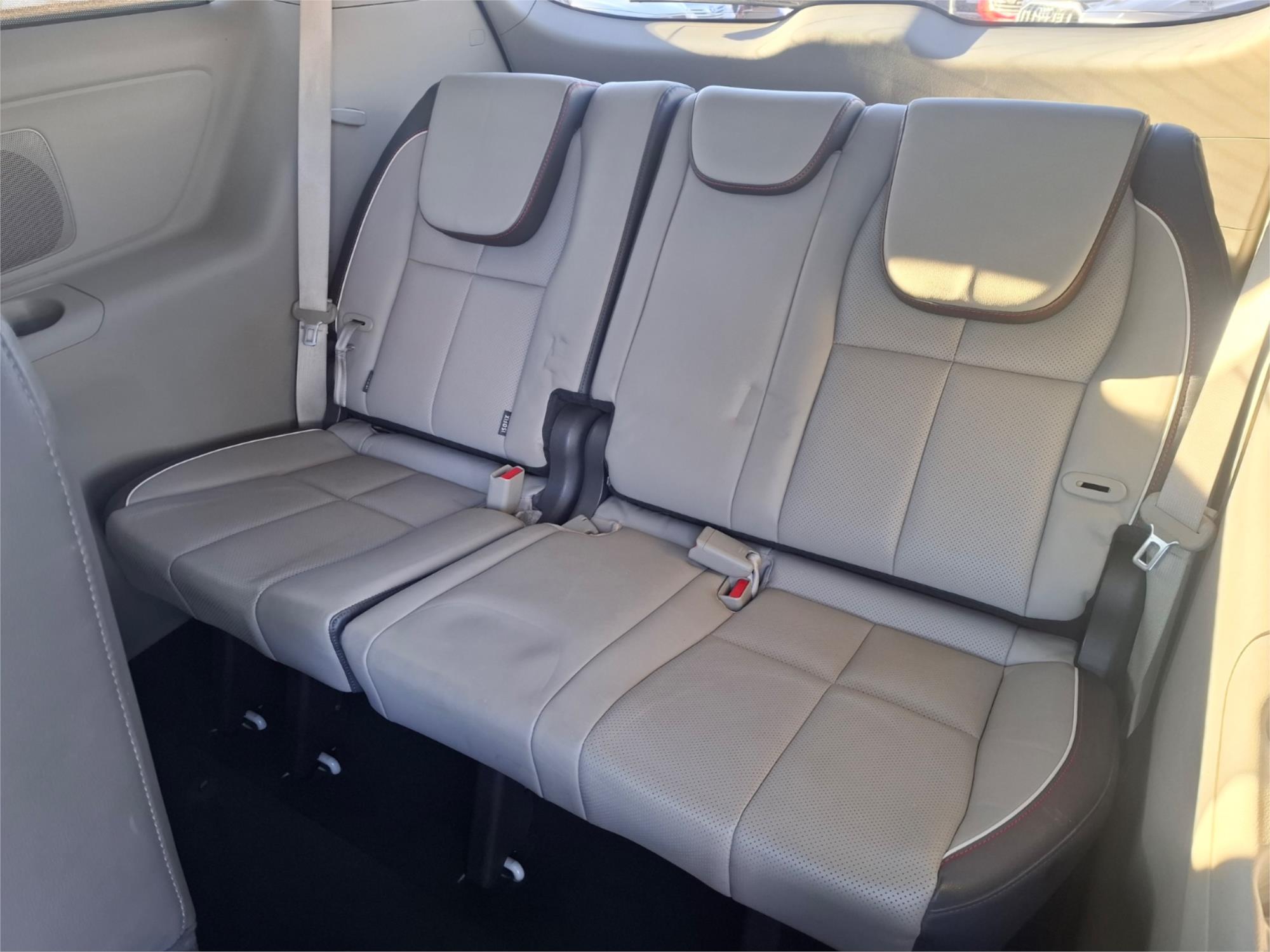 2017 KIA CARNIVAL YP MY17 PLATINUM 6 SP AUTOMATIC 4D WAGON