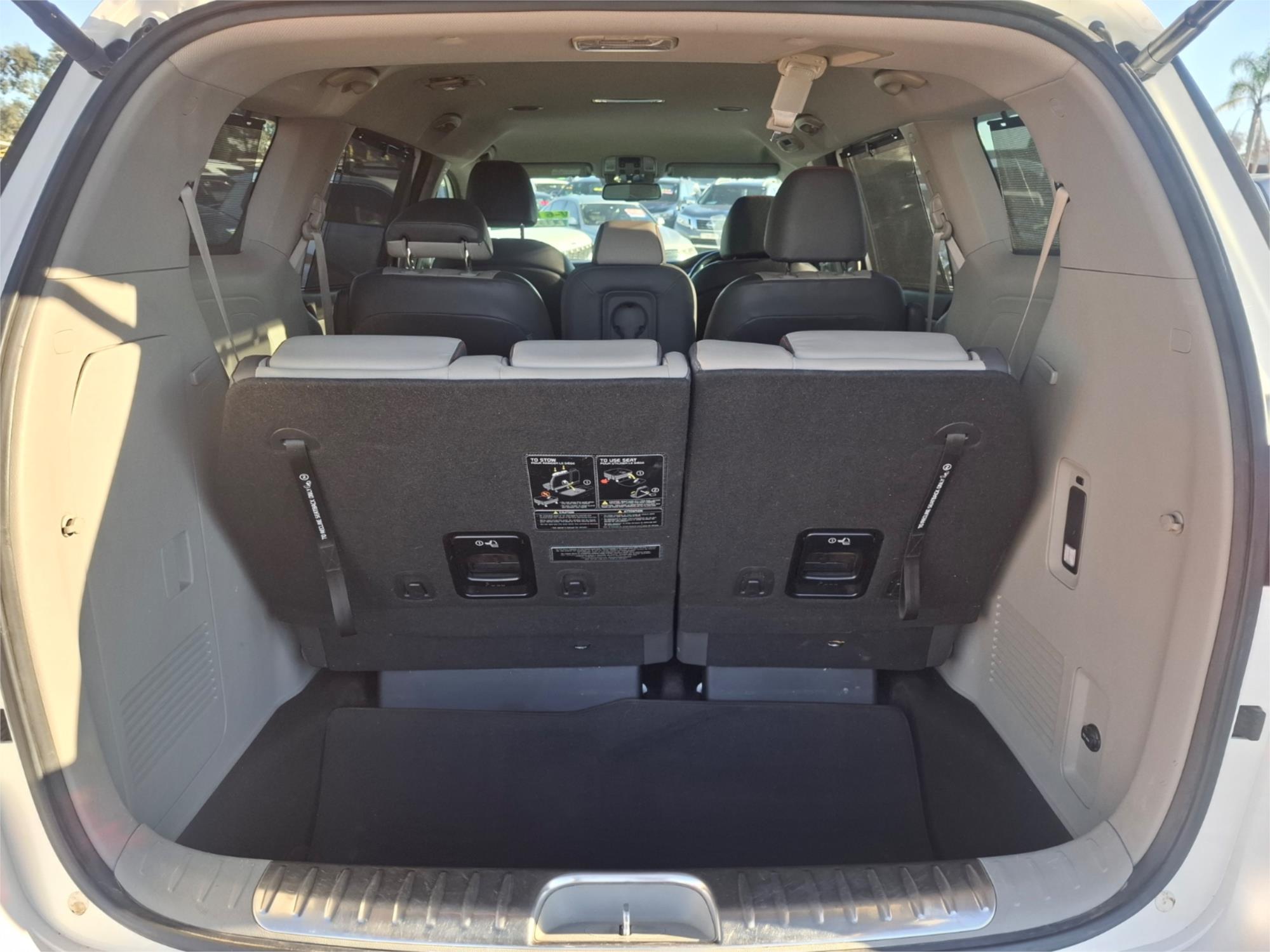 2017 KIA CARNIVAL YP MY17 PLATINUM 6 SP AUTOMATIC 4D WAGON
