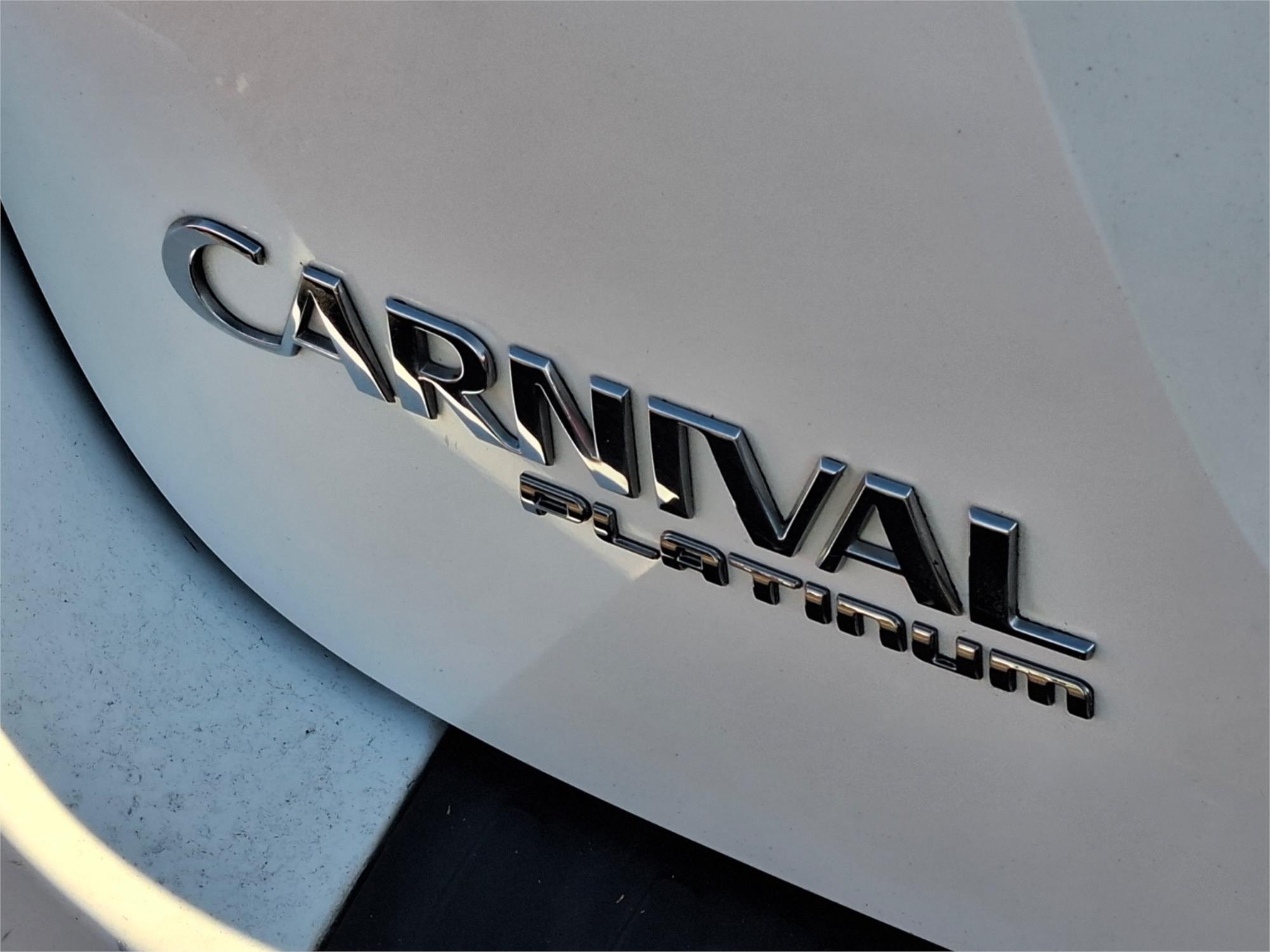 2017 KIA CARNIVAL YP MY17 PLATINUM 6 SP AUTOMATIC 4D WAGON