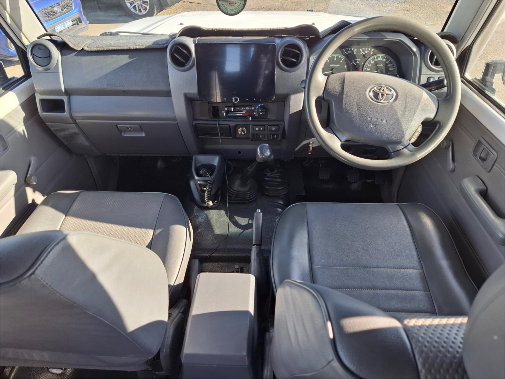 2012 TOYOTA LANDCRUISER VDJ76R 09 UPGRADE WORKMATE (4x4) 5 SP MANUAL 4D WAGON