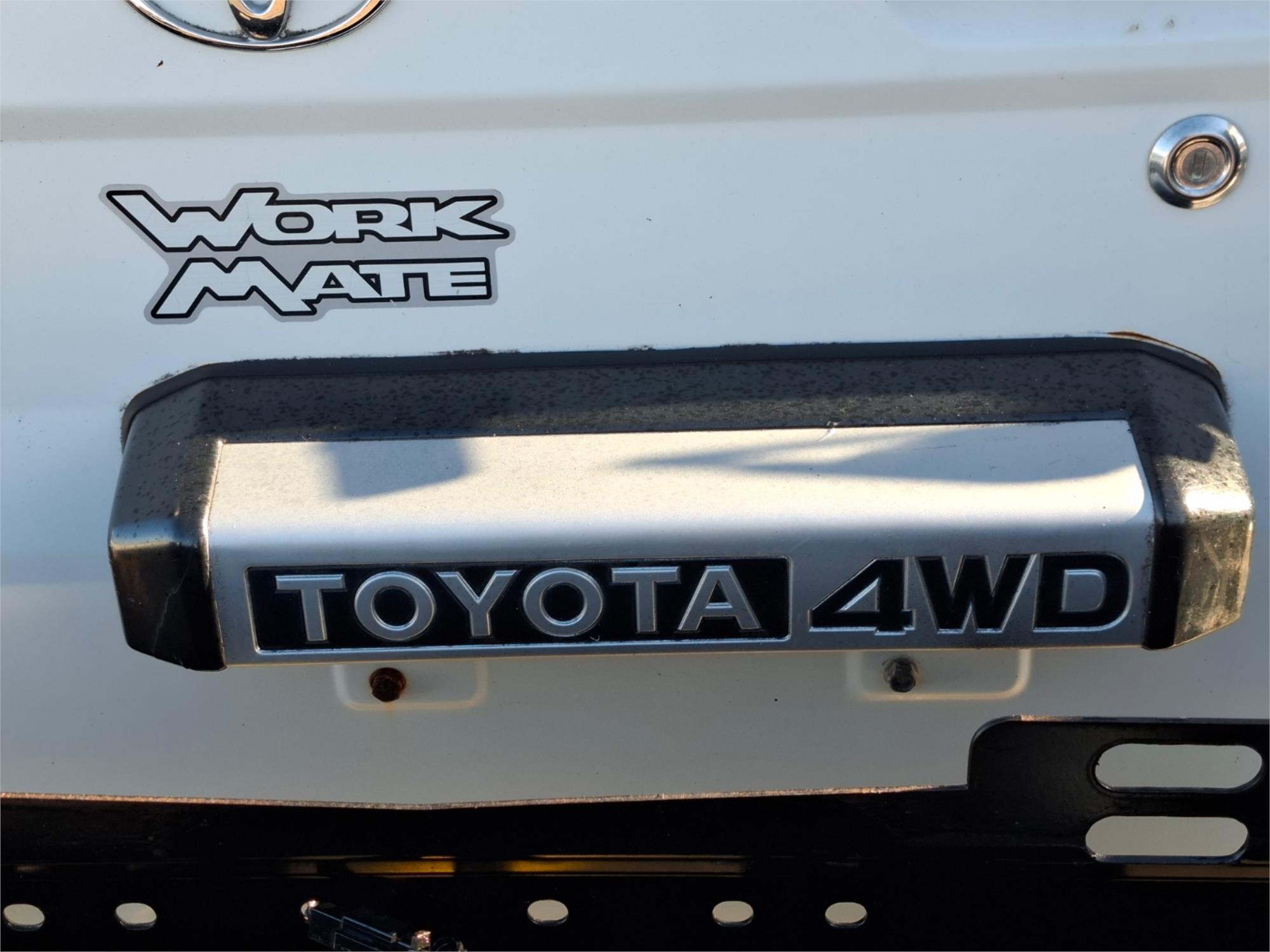 2012 TOYOTA LANDCRUISER VDJ76R 09 UPGRADE WORKMATE (4x4) 5 SP MANUAL 4D WAGON