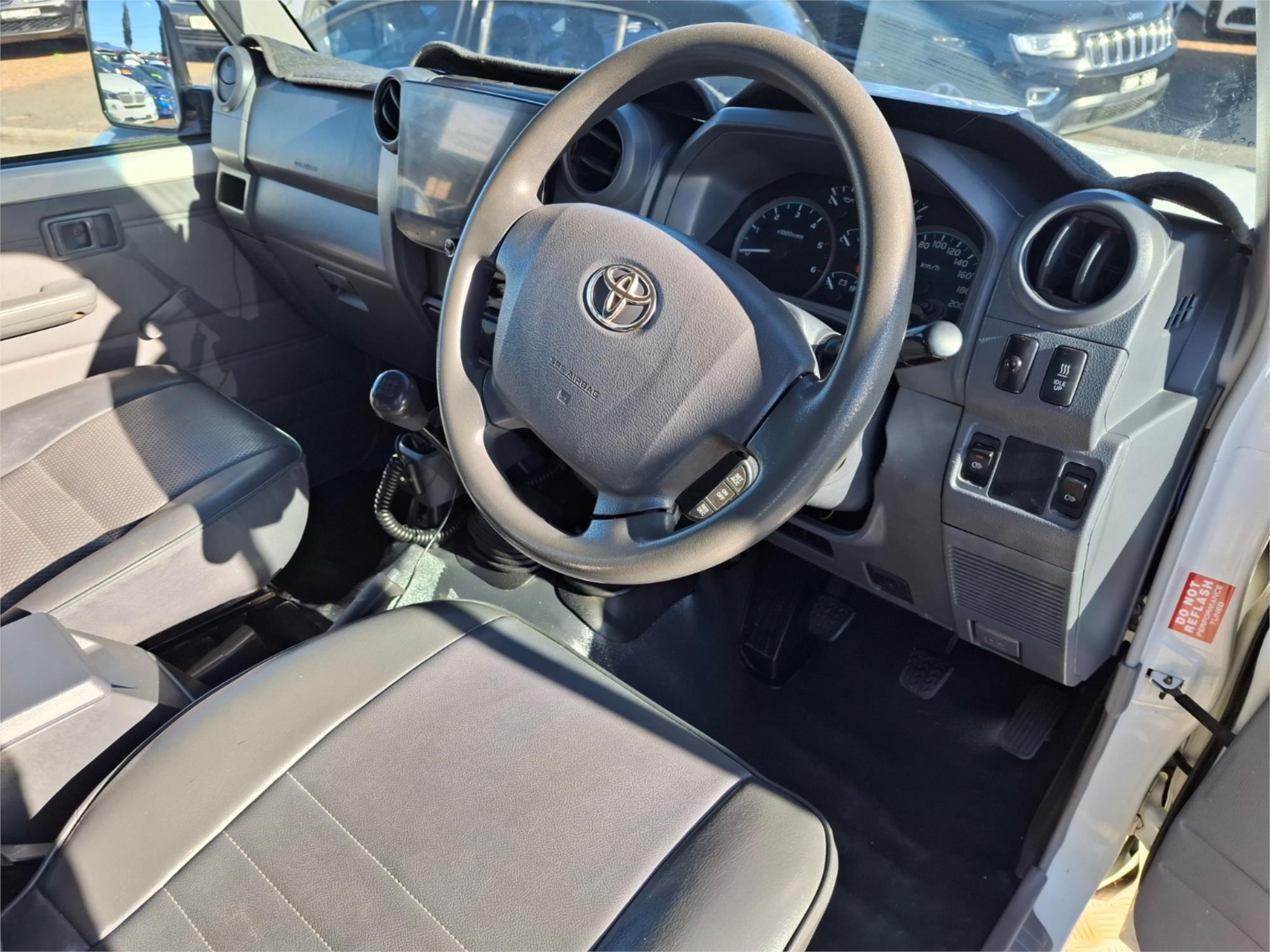 2012 TOYOTA LANDCRUISER VDJ76R 09 UPGRADE WORKMATE (4x4) 5 SP MANUAL 4D WAGON
