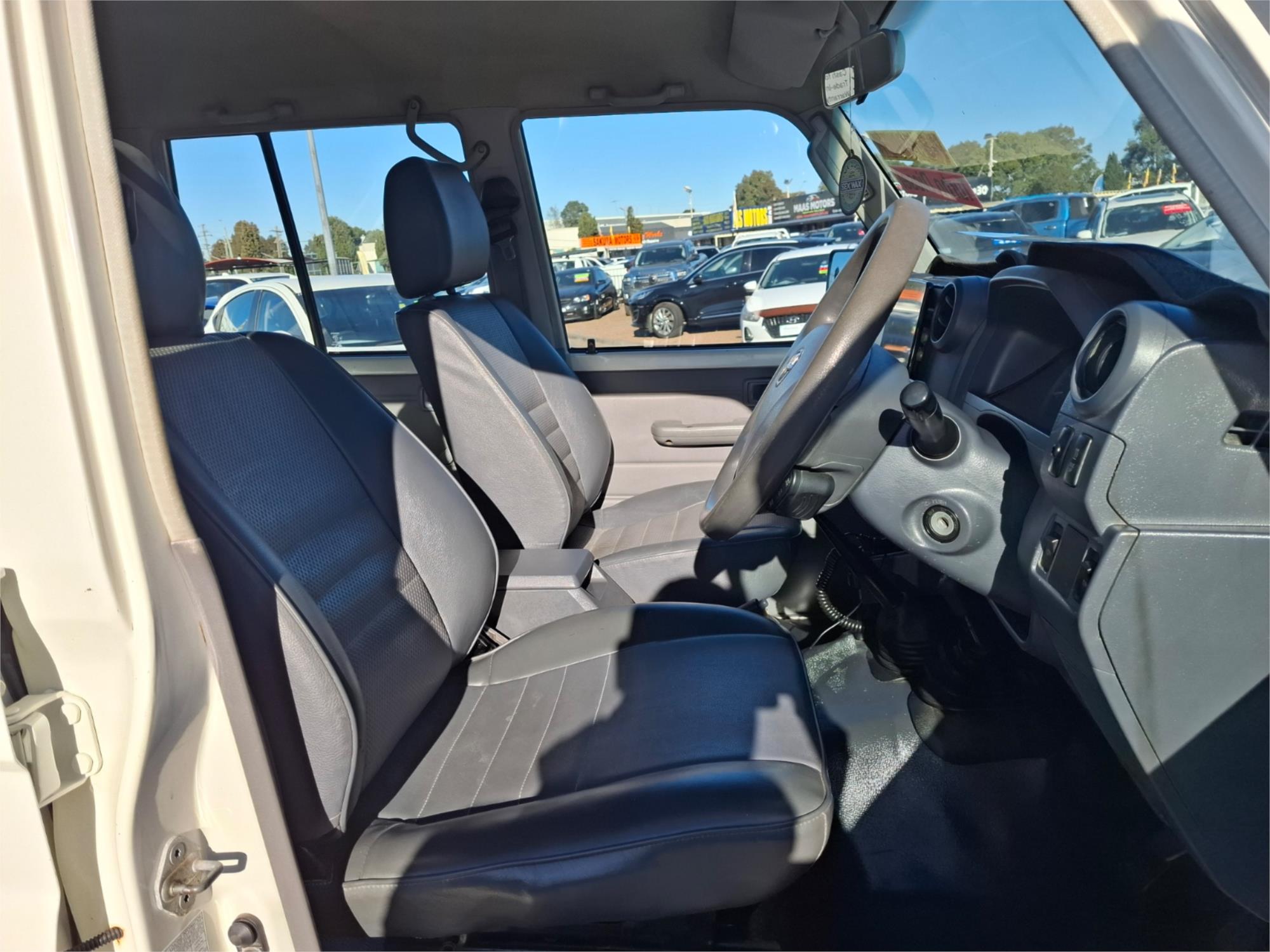 2012 TOYOTA LANDCRUISER VDJ76R 09 UPGRADE WORKMATE (4x4) 5 SP MANUAL 4D WAGON