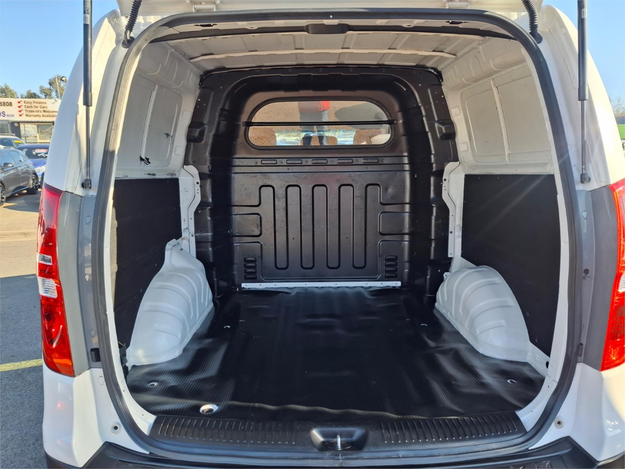 2016 HYUNDAI iLOAD TQ3-V SERIES II AUTOMATIC VAN