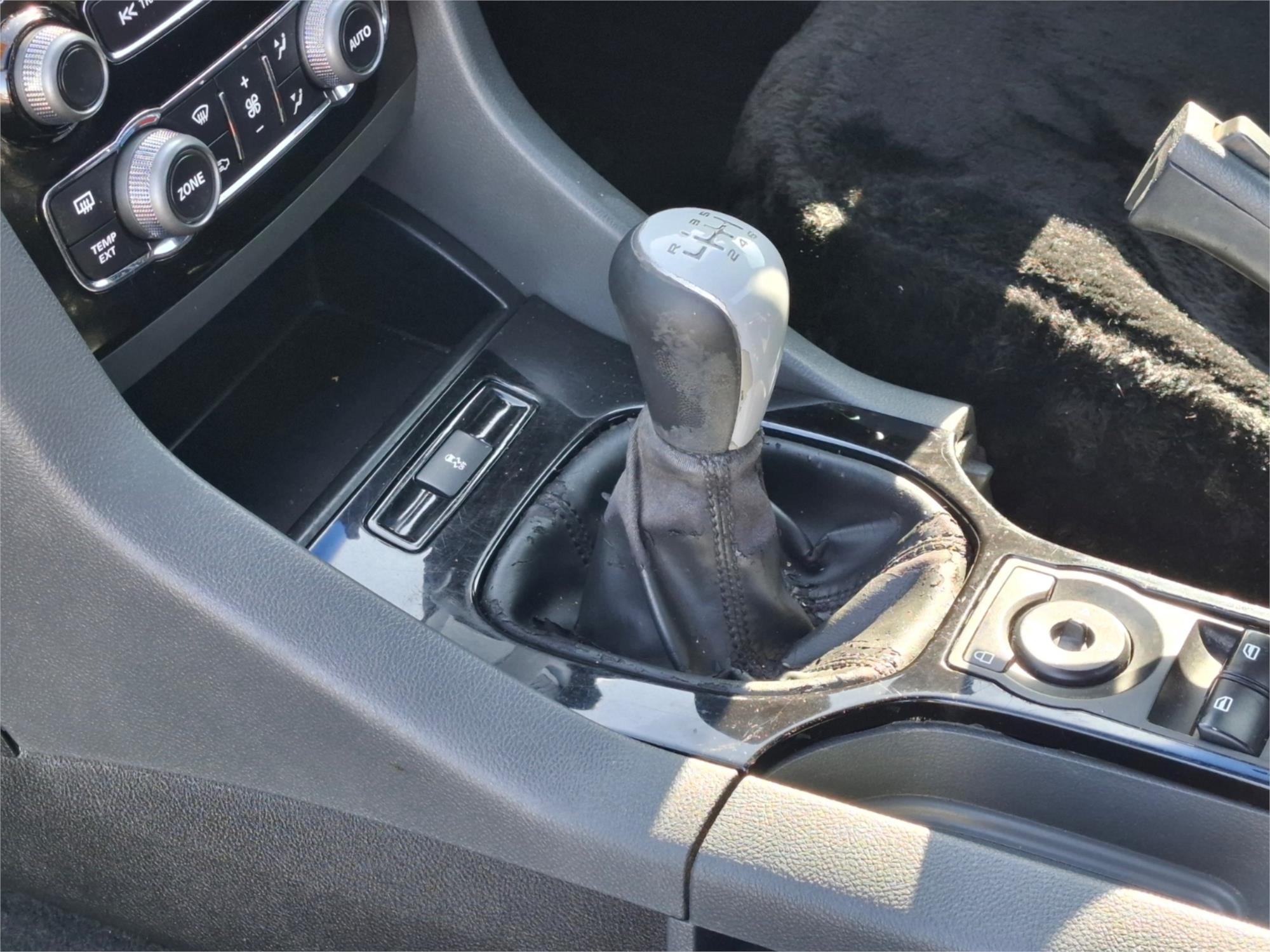 2012 HOLDEN COMMODORE VE II MY12 SV6 6 SP MANUAL UTILITY