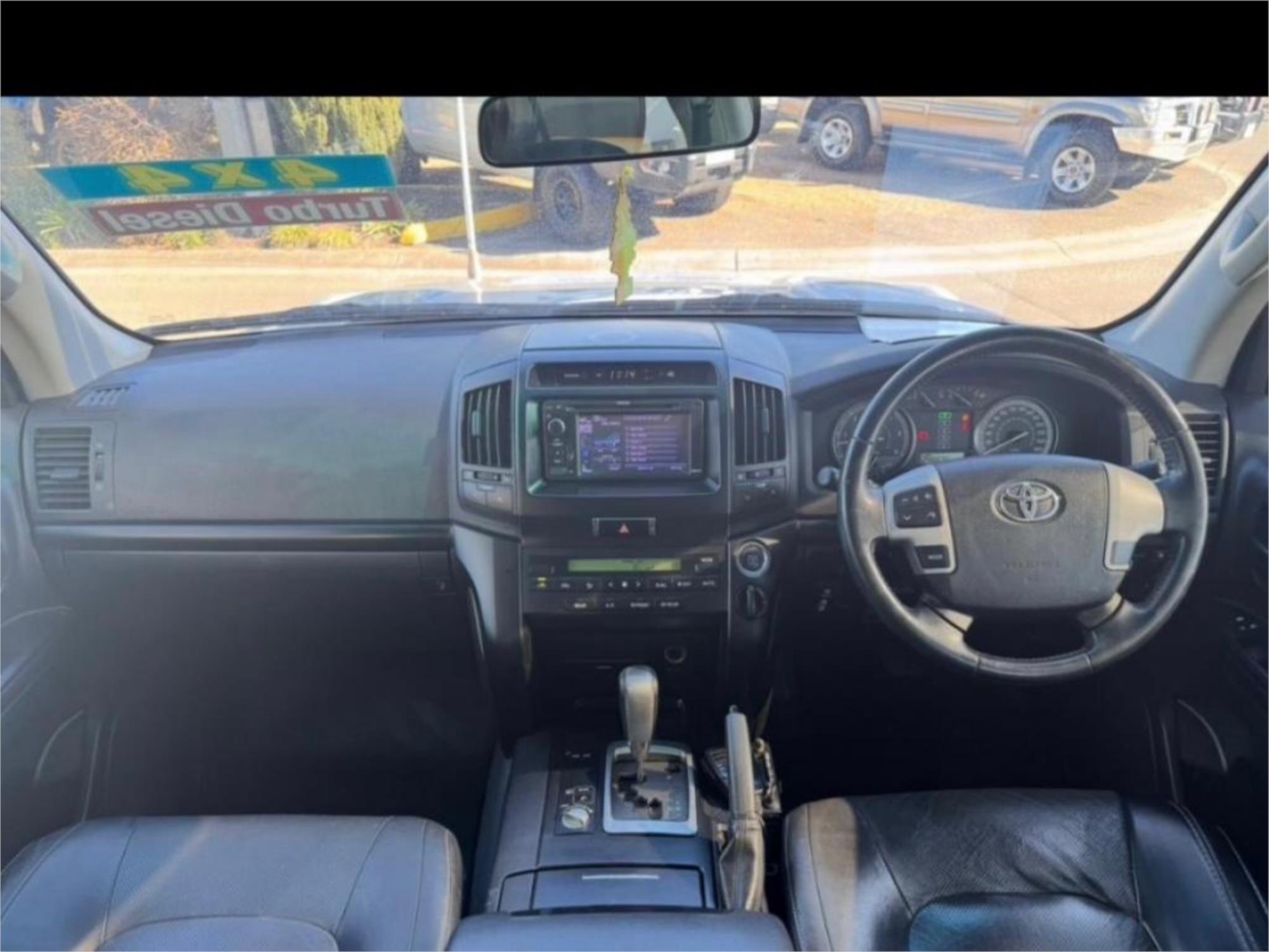 2012 TOYOTA LANDCRUISER VDJ200R MY12 ALTITUDE (4x4) 6 SP AUTOMATIC 4D WAGON