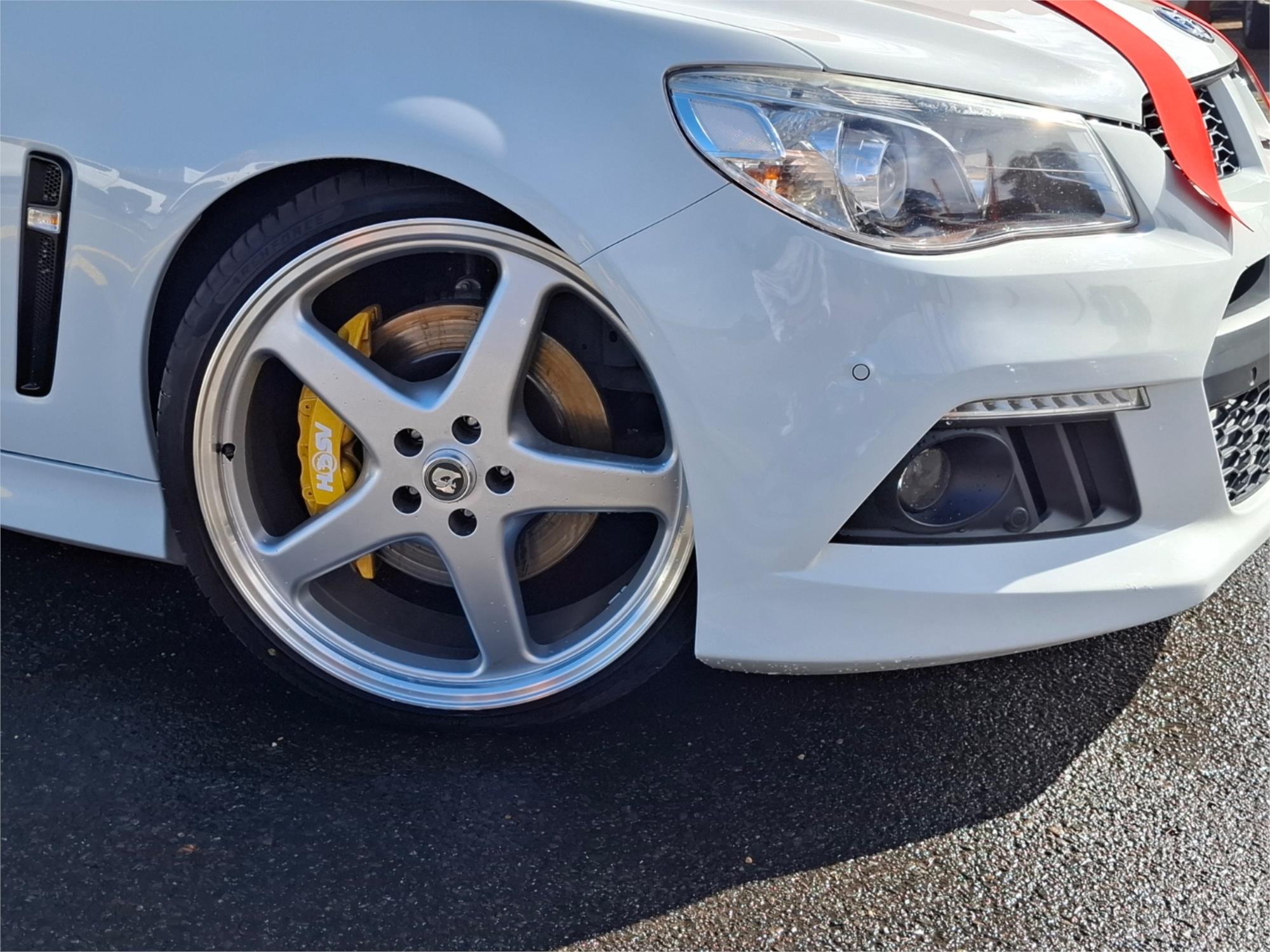 2013 HSV MALOO GEN F R8 6 SP MANUAL UTILITY