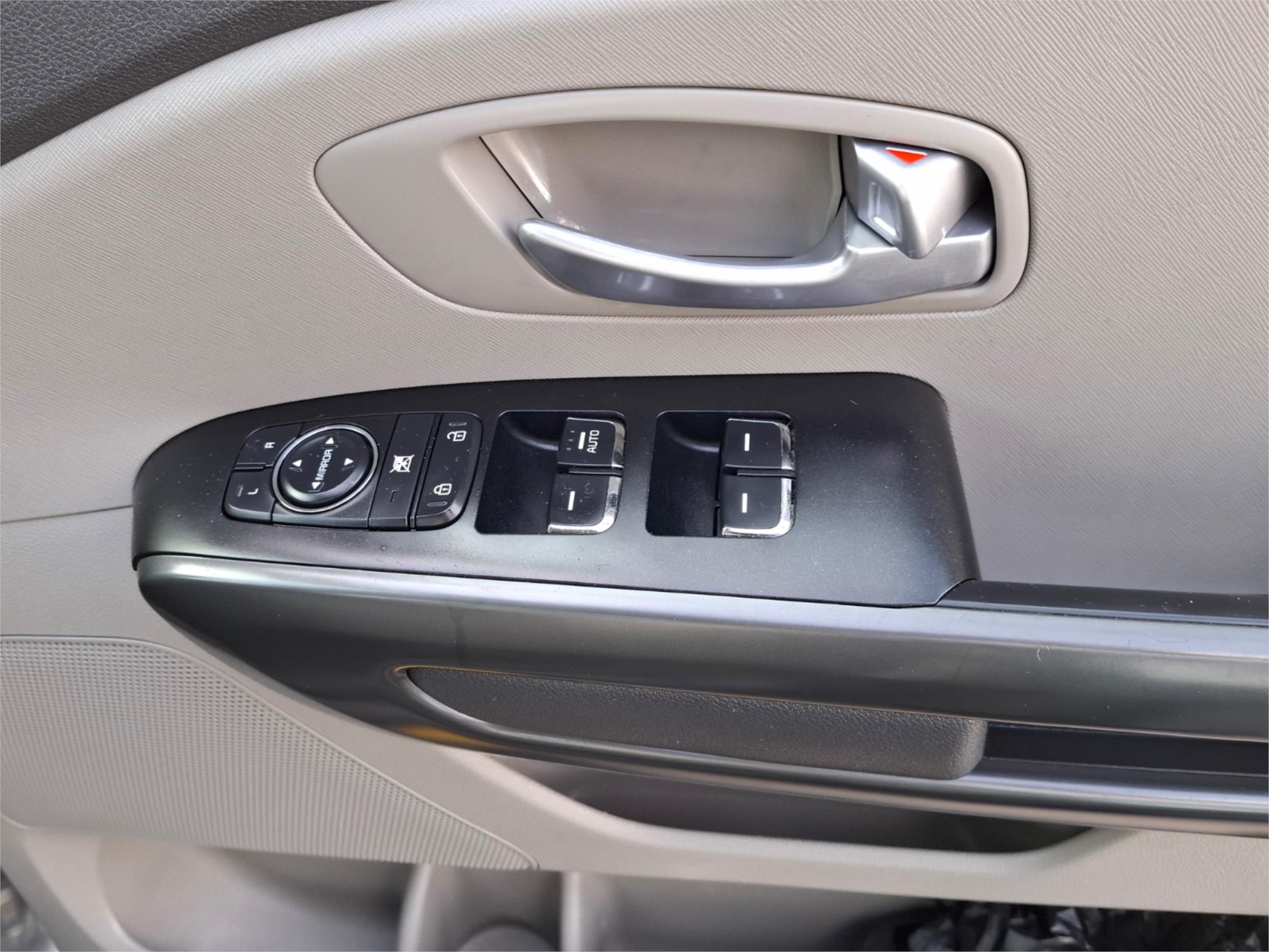 2017 KIA CARNIVAL YP MY18 S 6 SP AUTOMATIC 4D WAGON