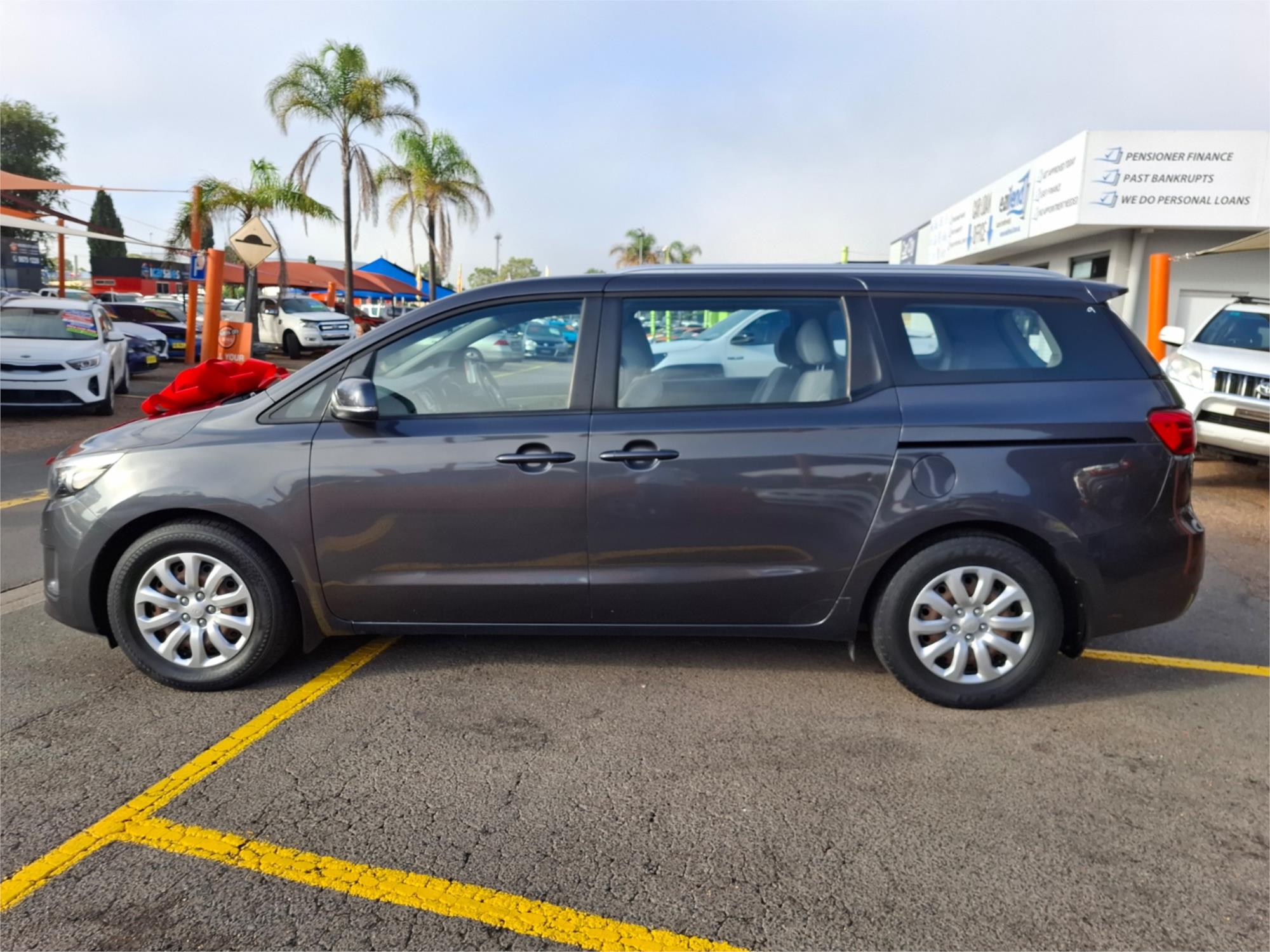 2017 KIA CARNIVAL YP MY18 S 6 SP AUTOMATIC 4D WAGON