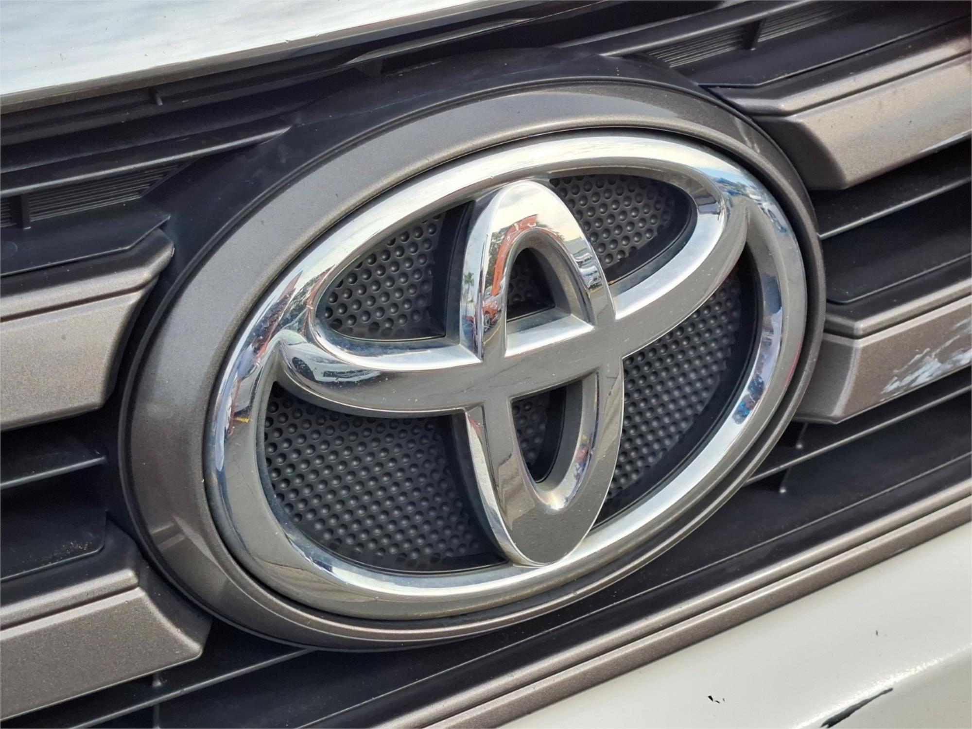 2016 TOYOTA HILUX GUN136R SR HI-RIDER 6 SP MANUAL DUAL CAB UTILITY
