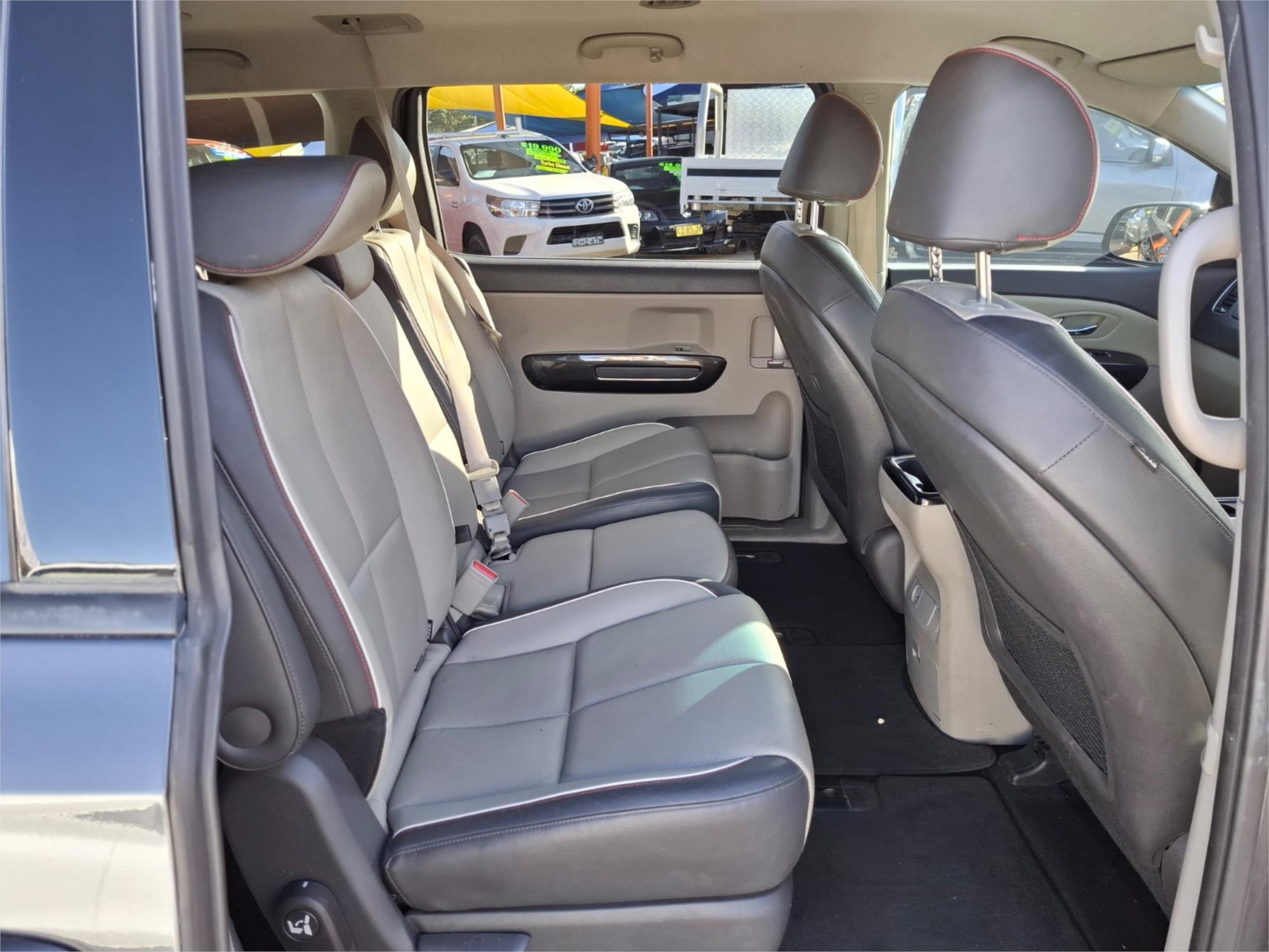 2015 KIA CARNIVAL YP MY15 SLi 6 SP AUTOMATIC 4D WAGON