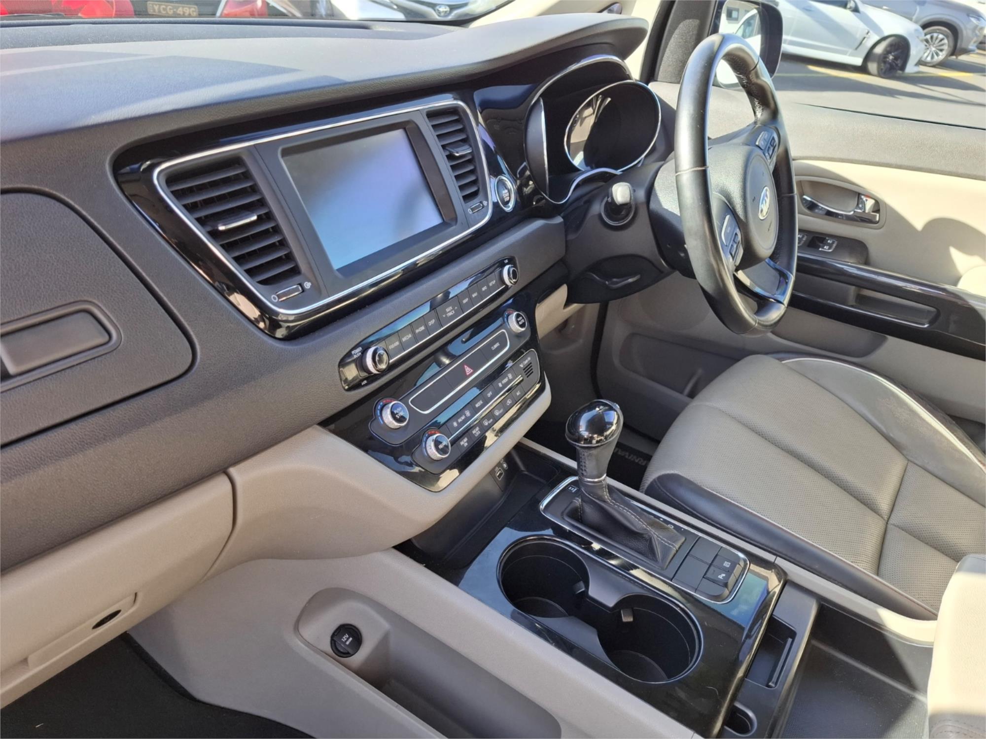 2015 KIA CARNIVAL YP MY15 SLi 6 SP AUTOMATIC 4D WAGON